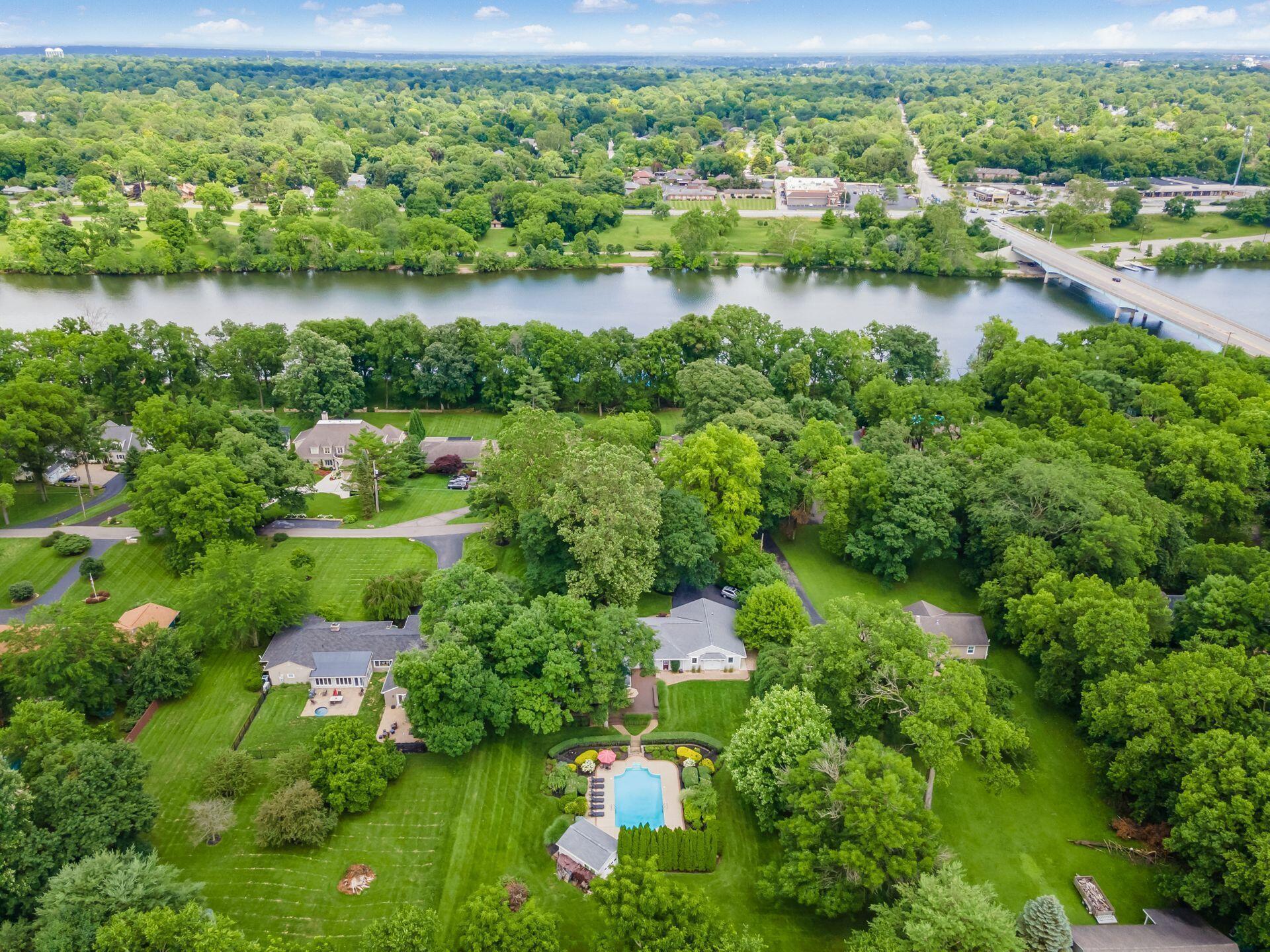 3855 Riverview Drive