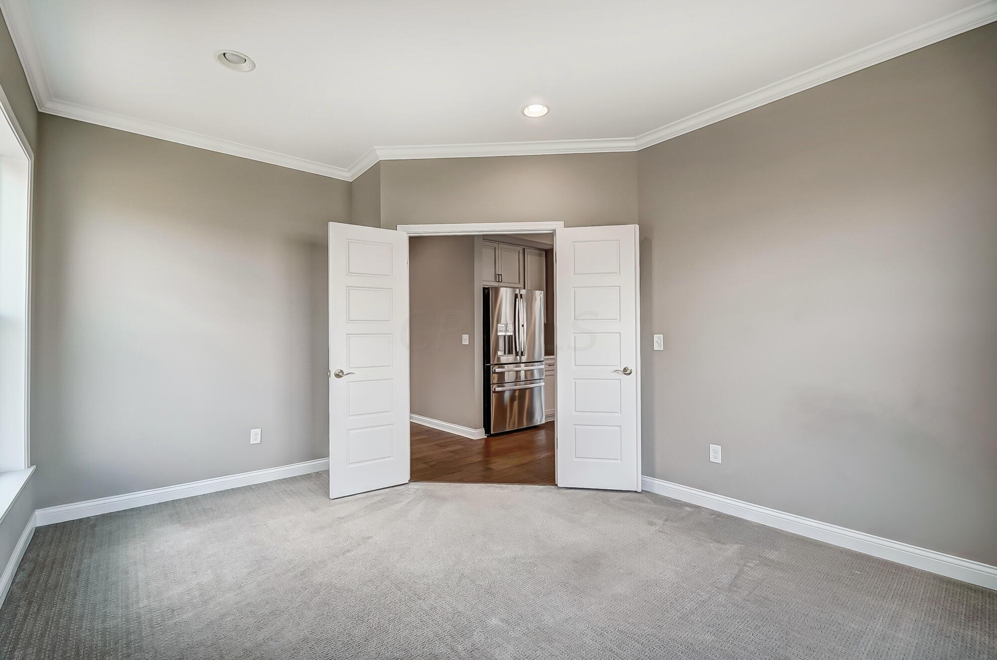 1943 Spindletop Lane