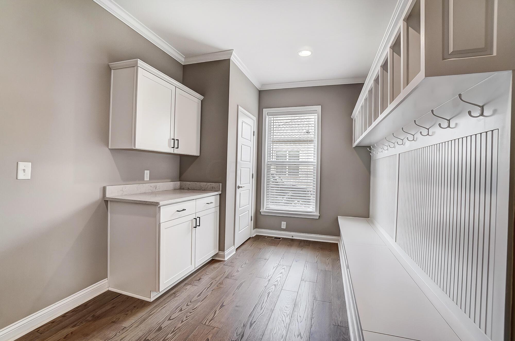 1943 Spindletop Lane