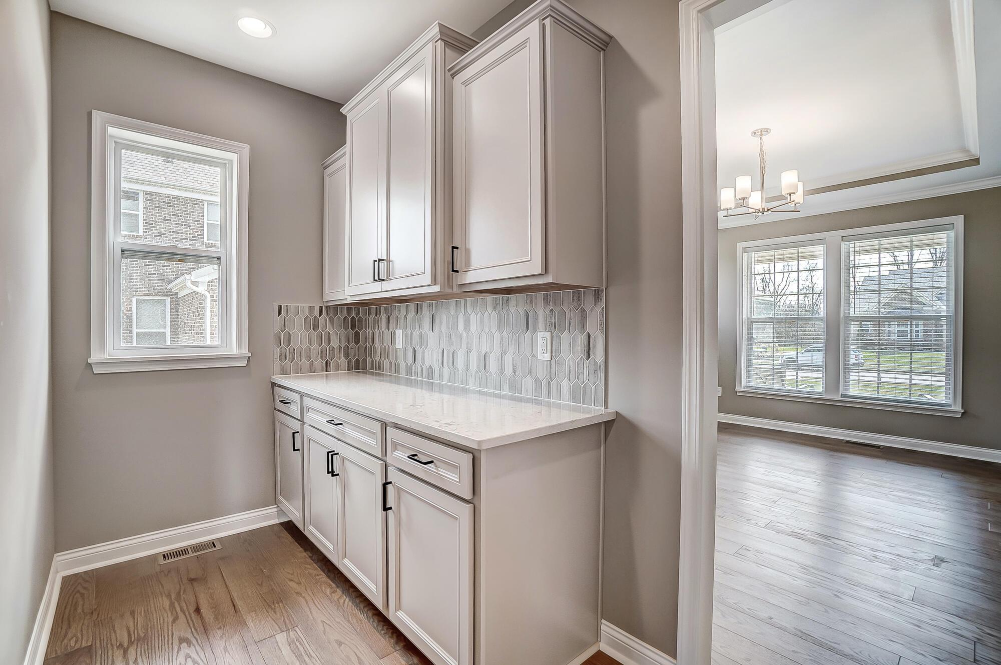 1943 Spindletop Lane