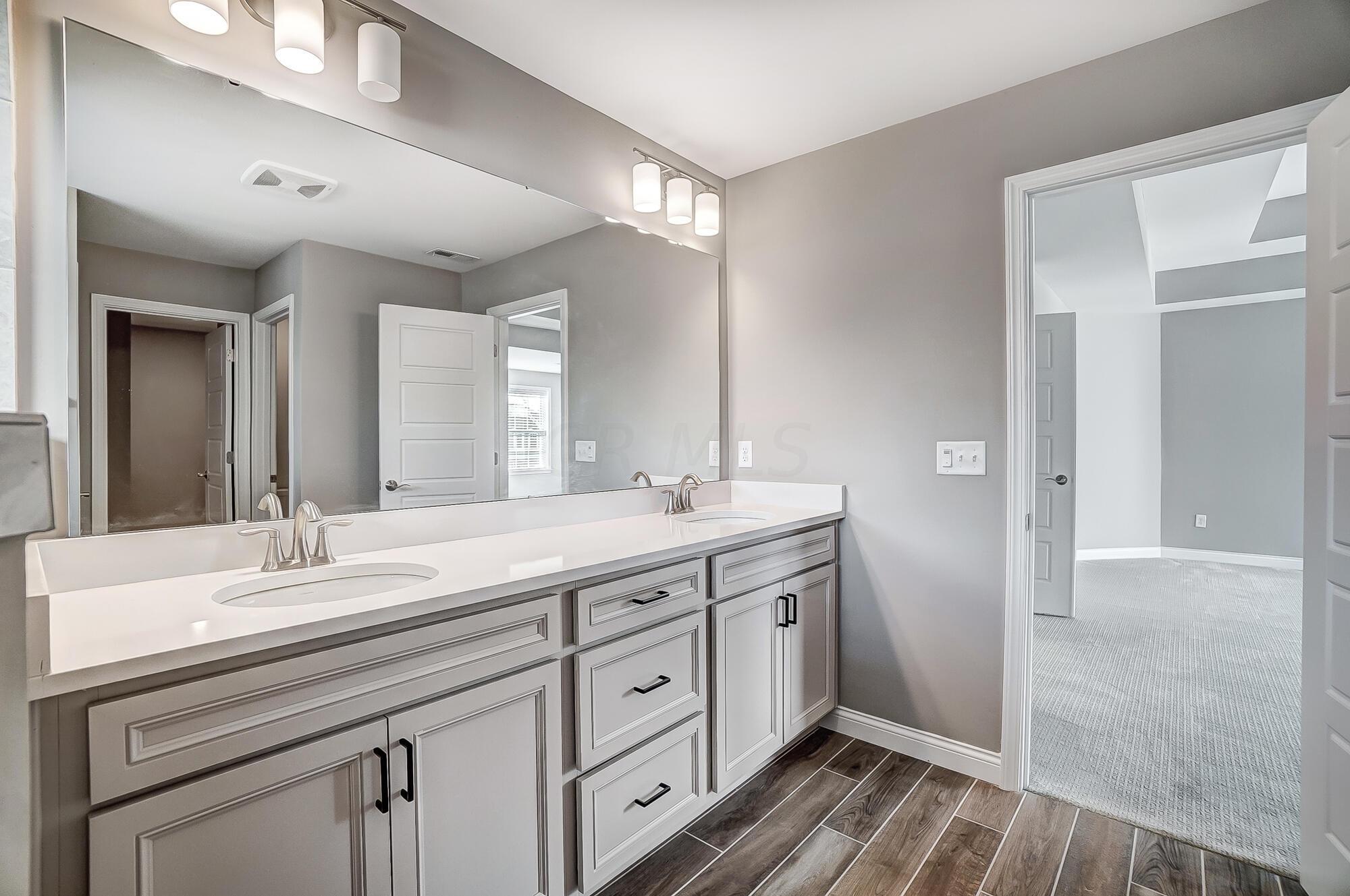 1943 Spindletop Lane