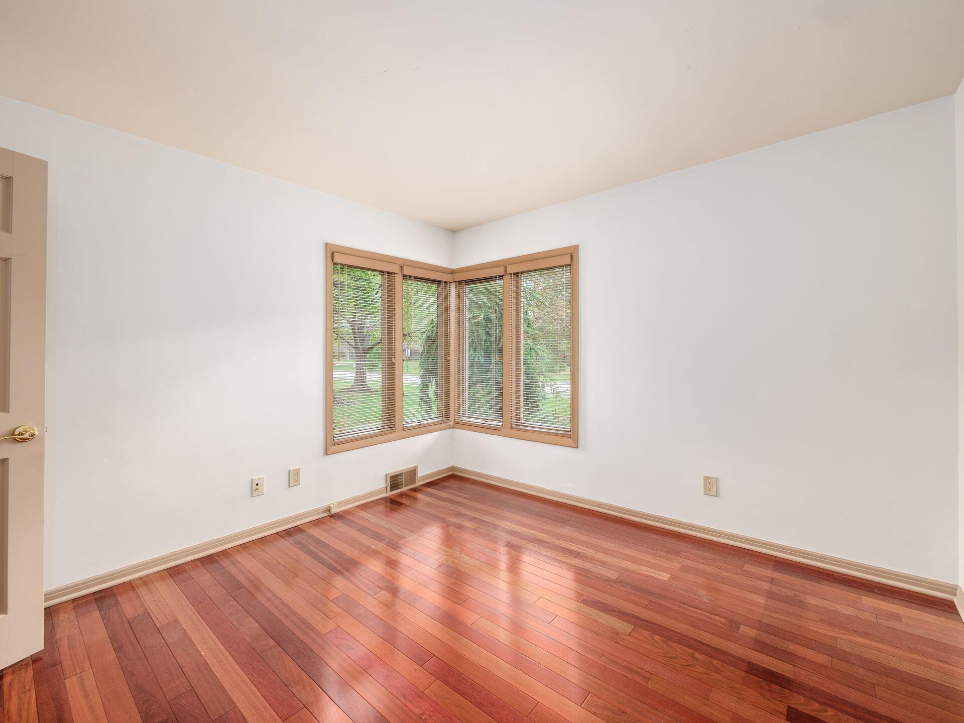 2536 Canterbury Road