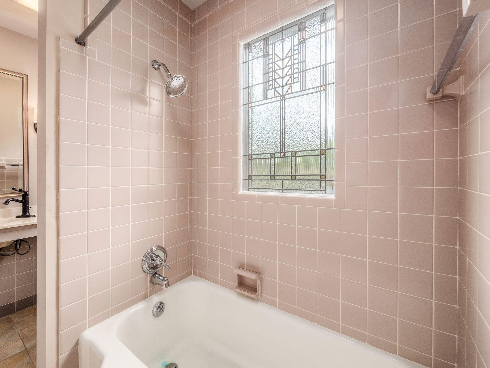 2536 Canterbury Road