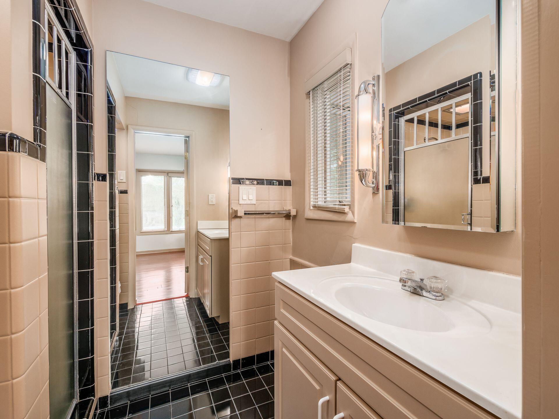 2536 Canterbury Road