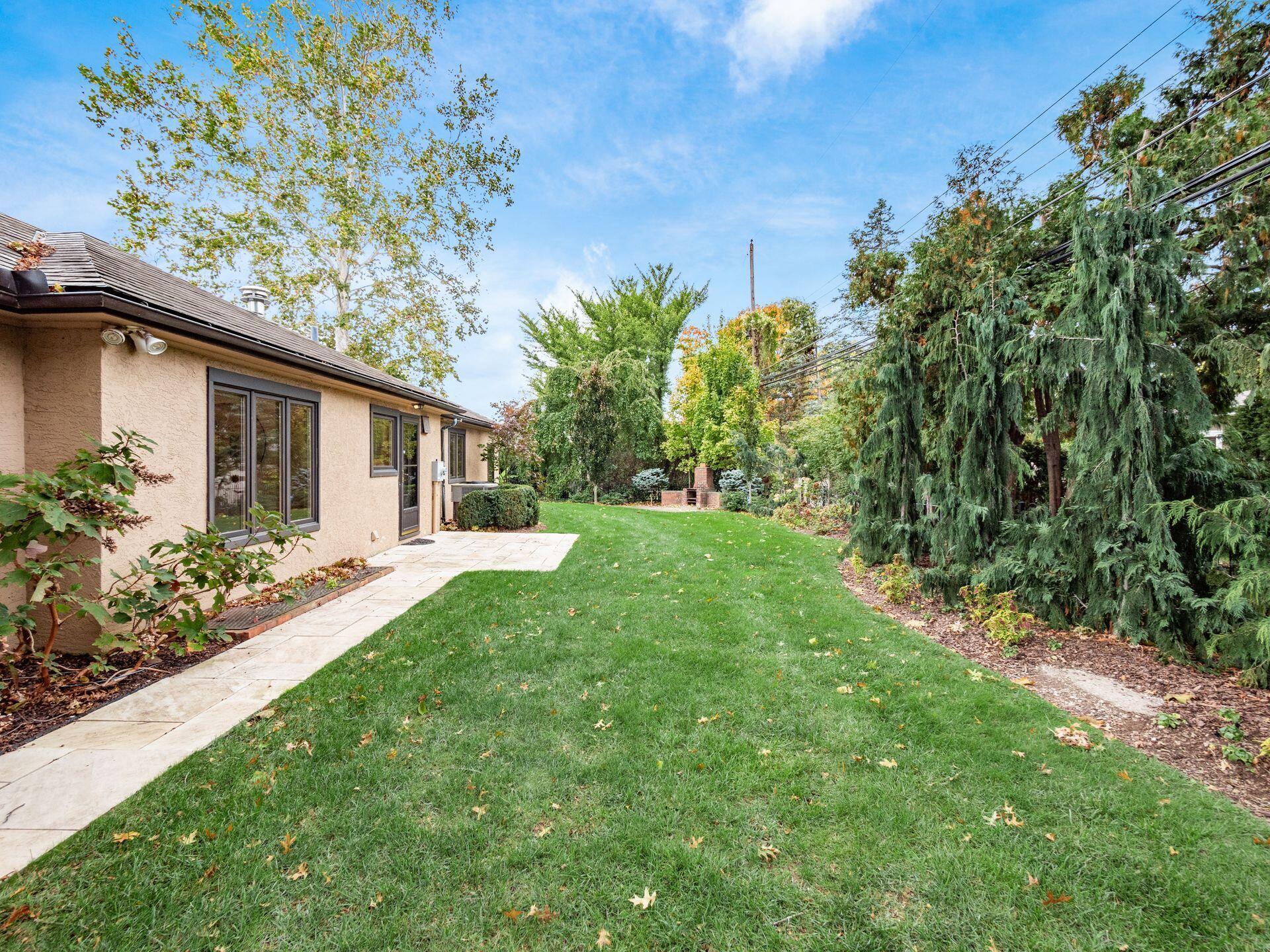 2536 Canterbury Road