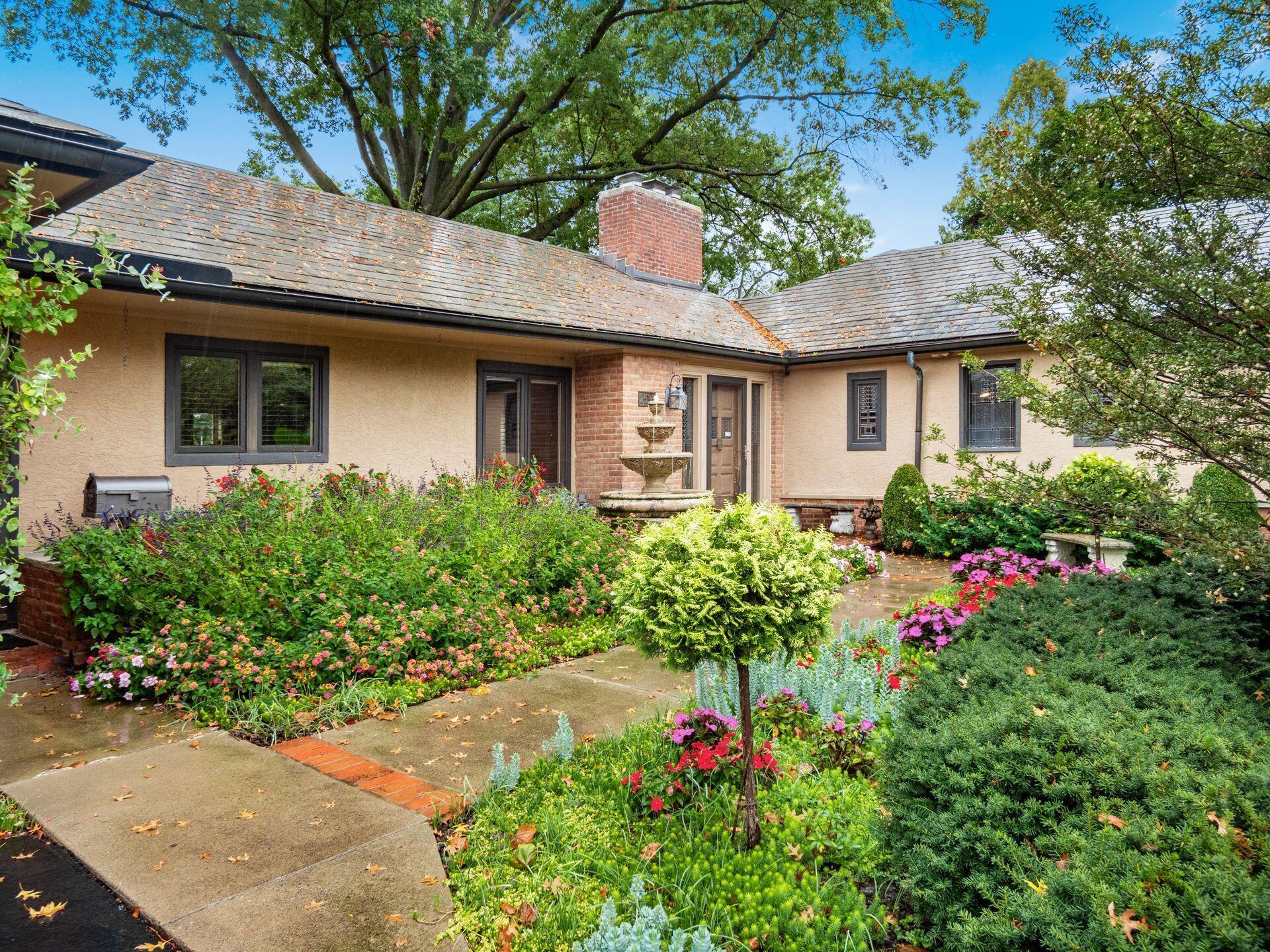 2536 Canterbury Road