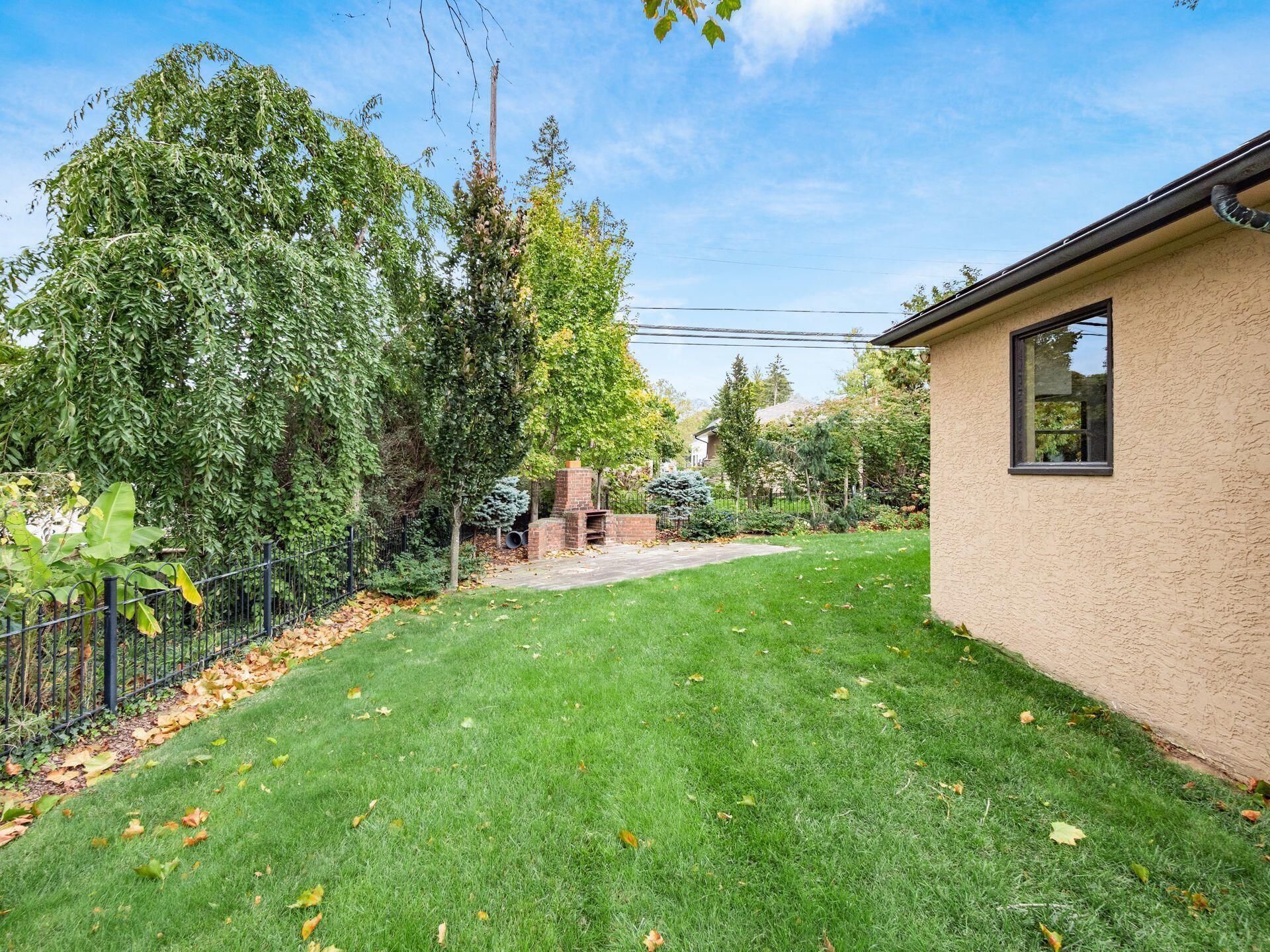 2536 Canterbury Road