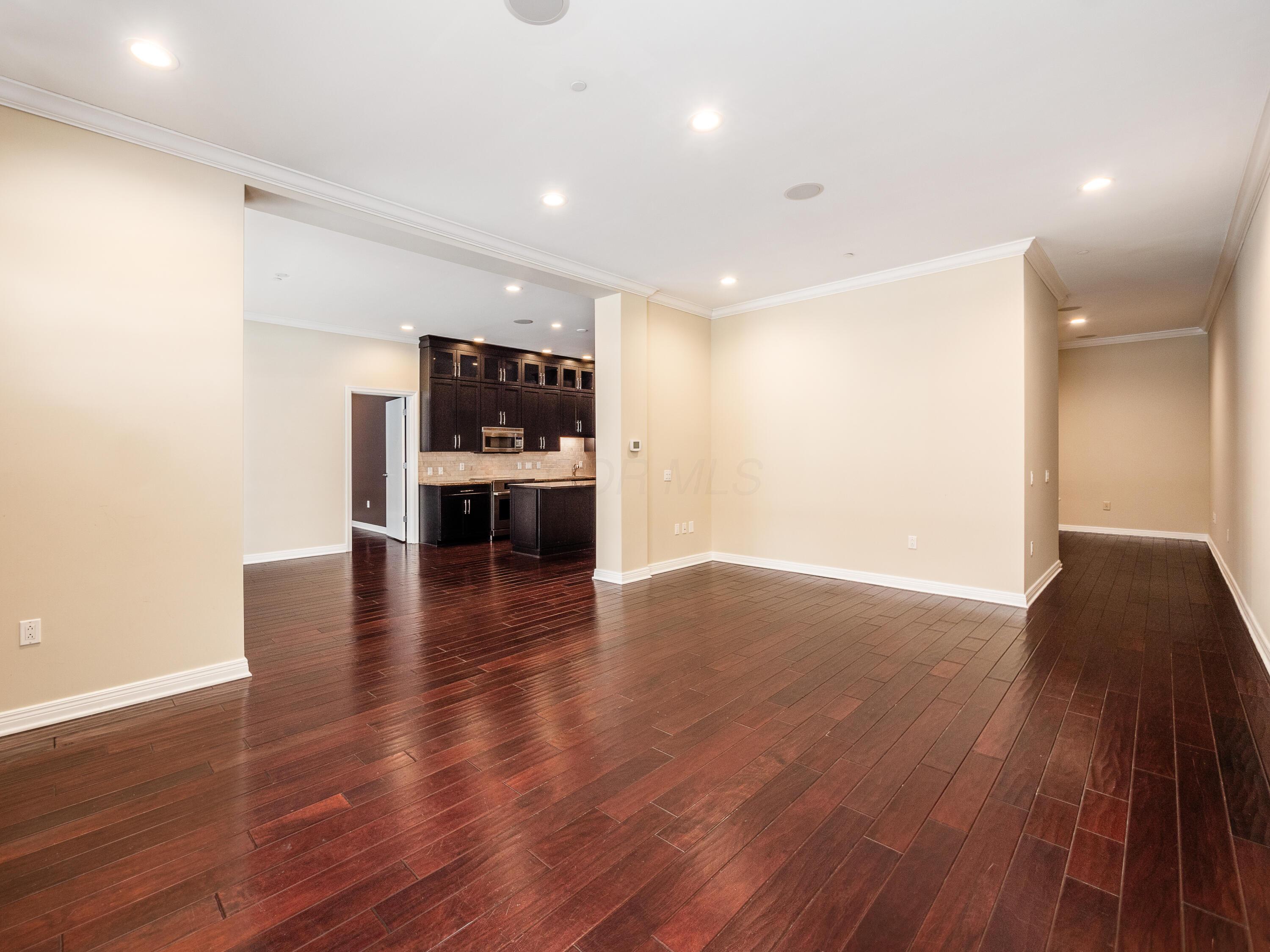 250 Daniel Burnham Square, 251