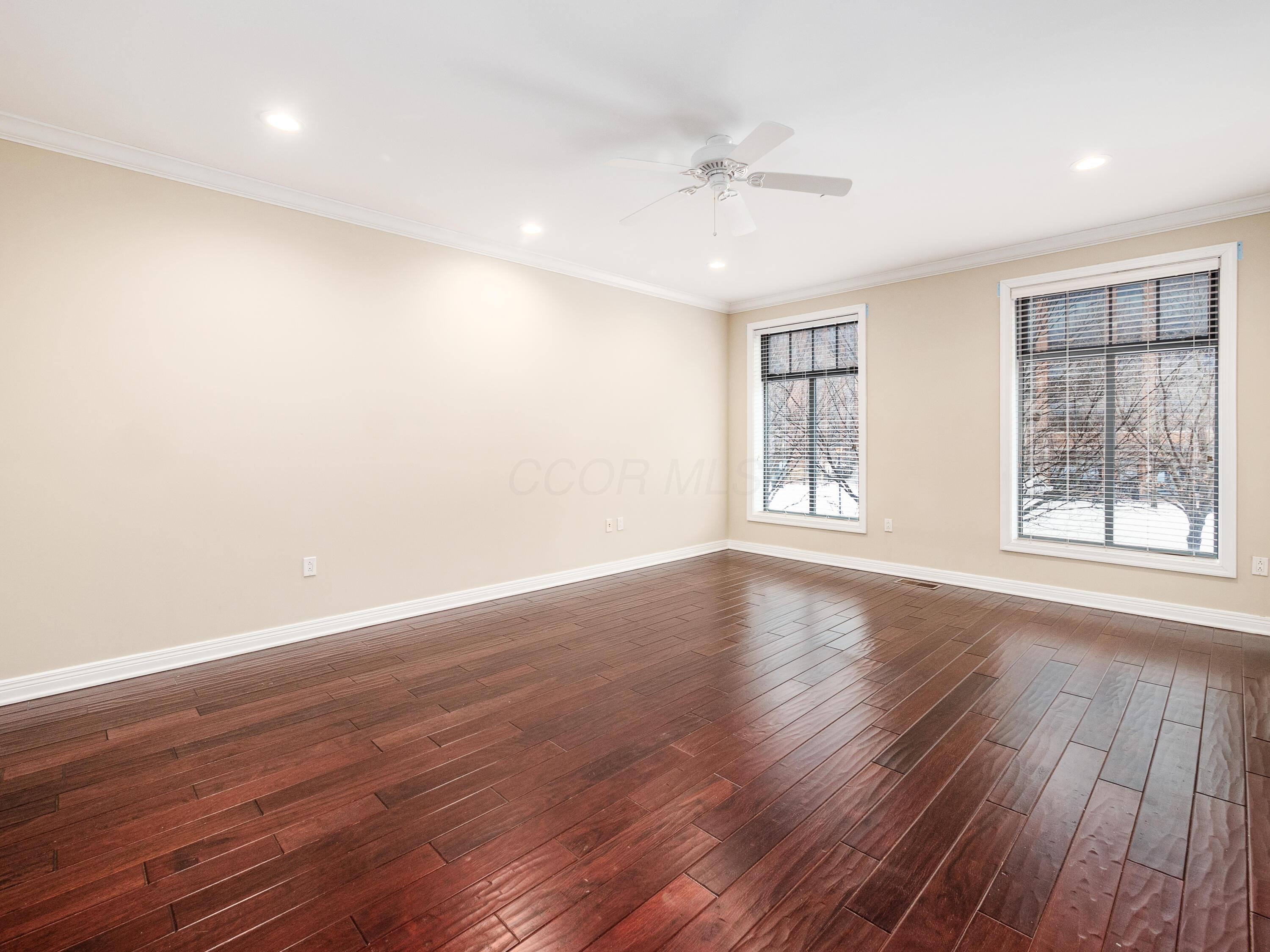 250 Daniel Burnham Square, 251