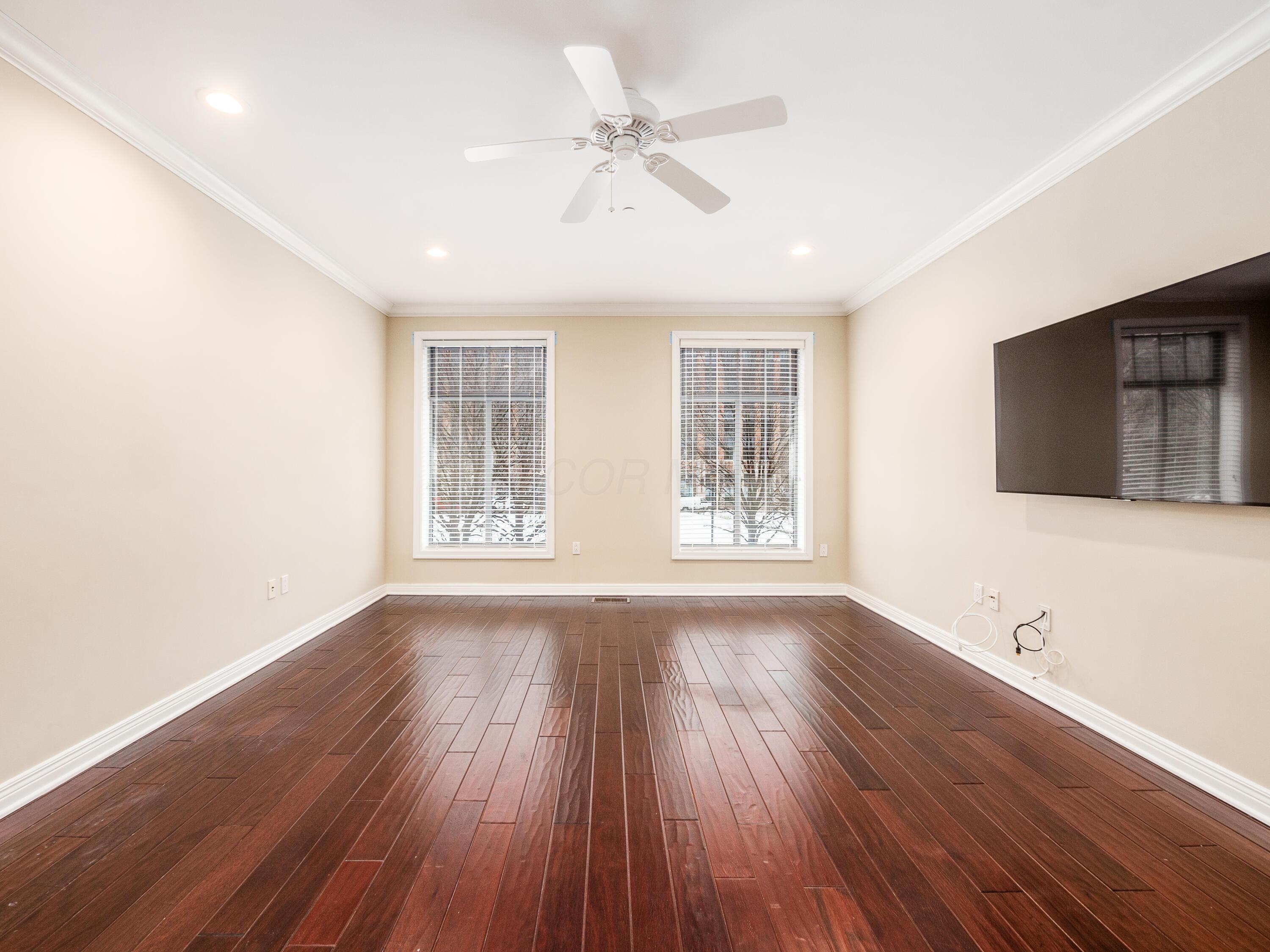 250 Daniel Burnham Square, 251