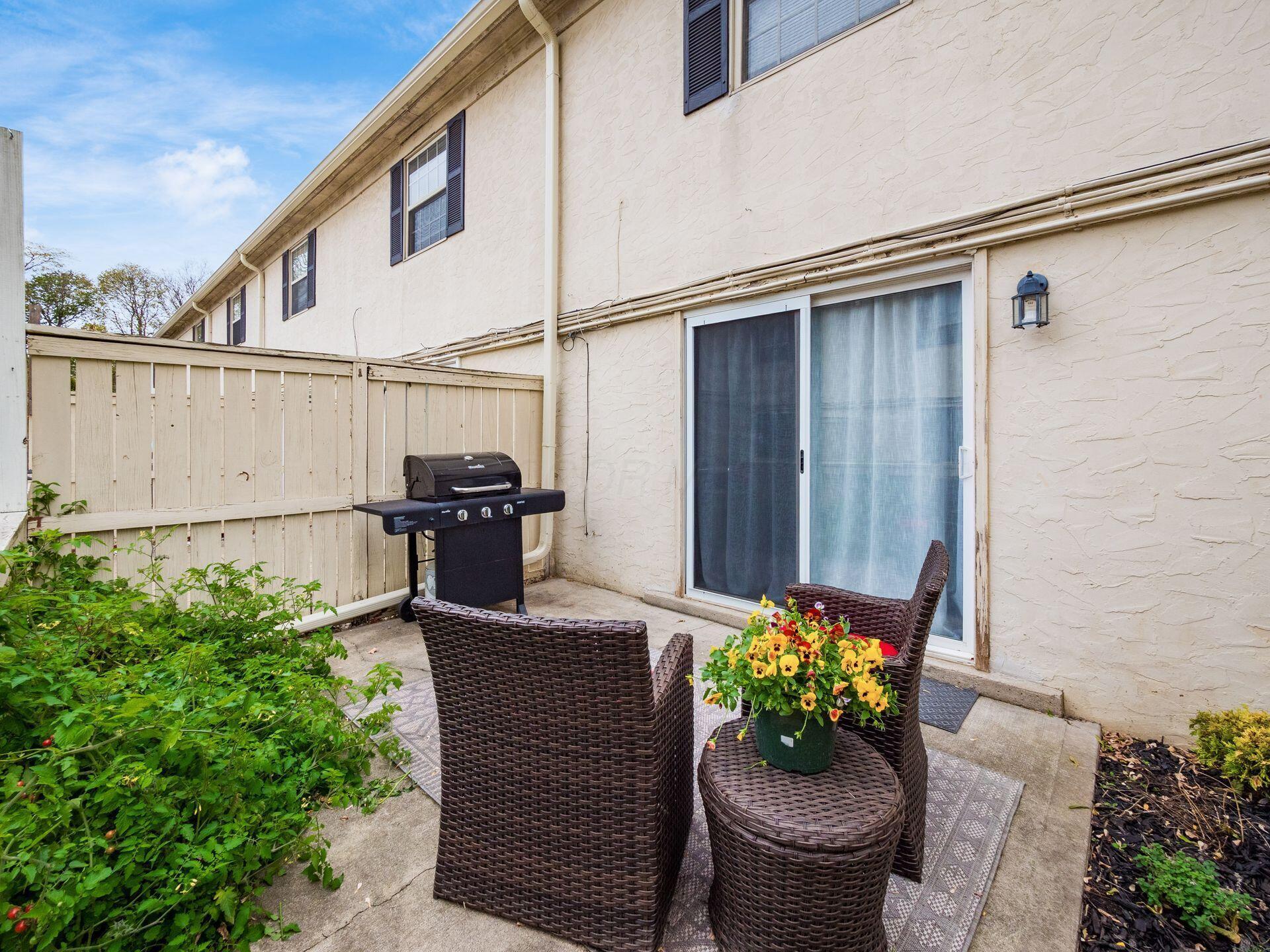 2589 Olde Hill Court N