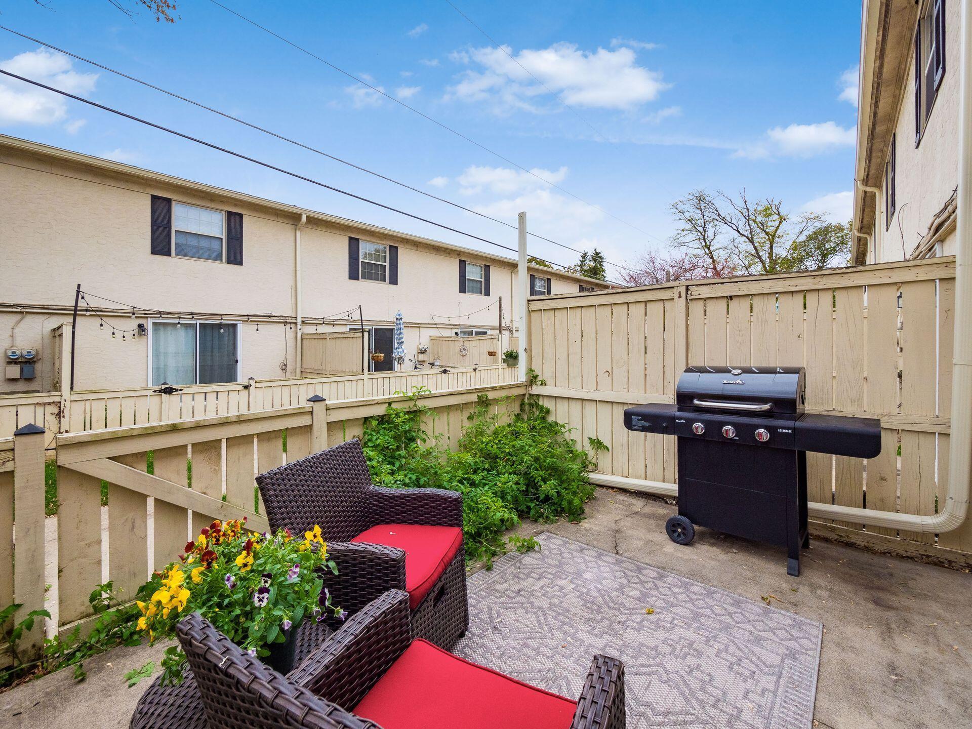 2589 Olde Hill Court N