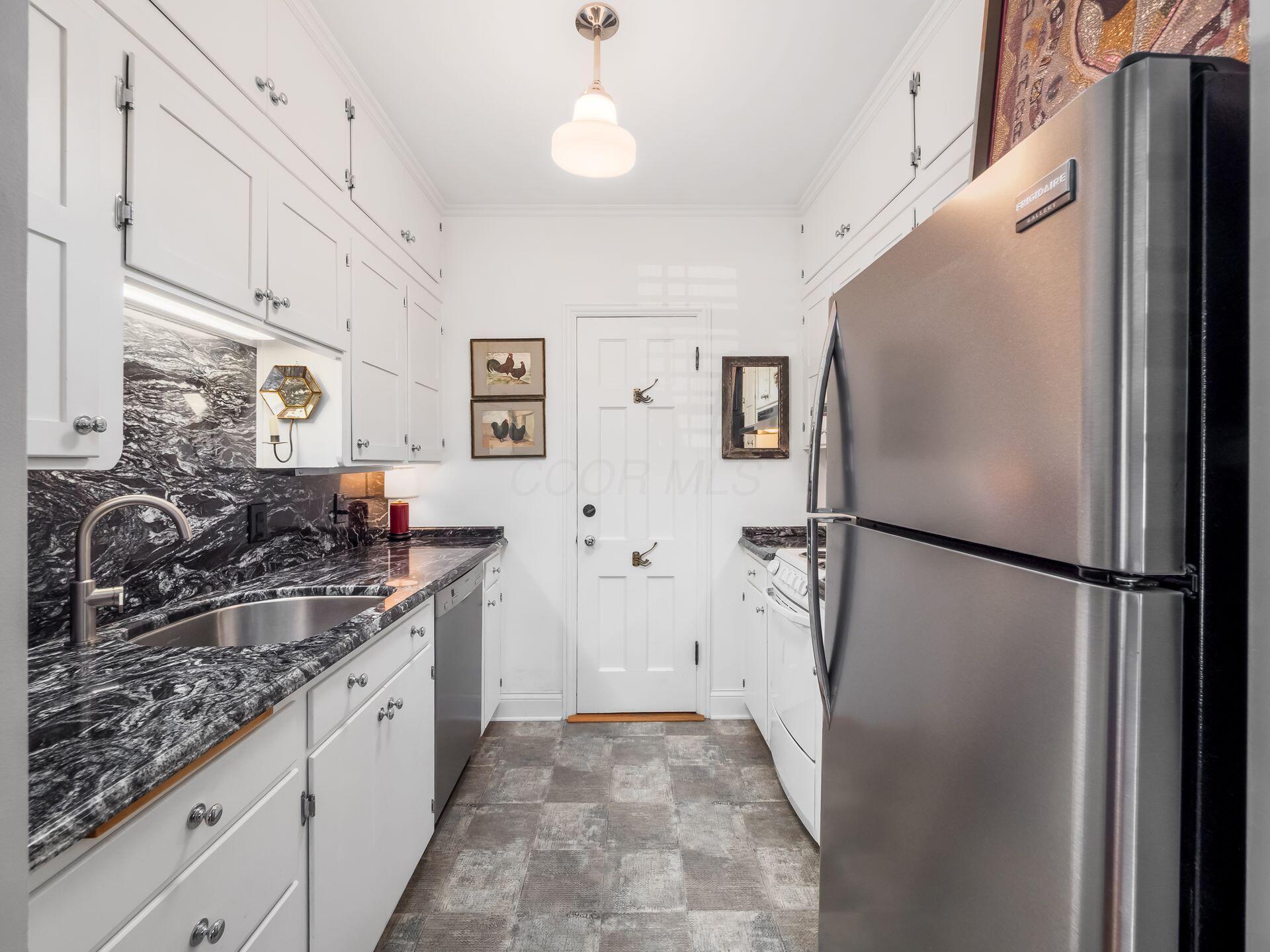 2121 Arlington Avenue, 1