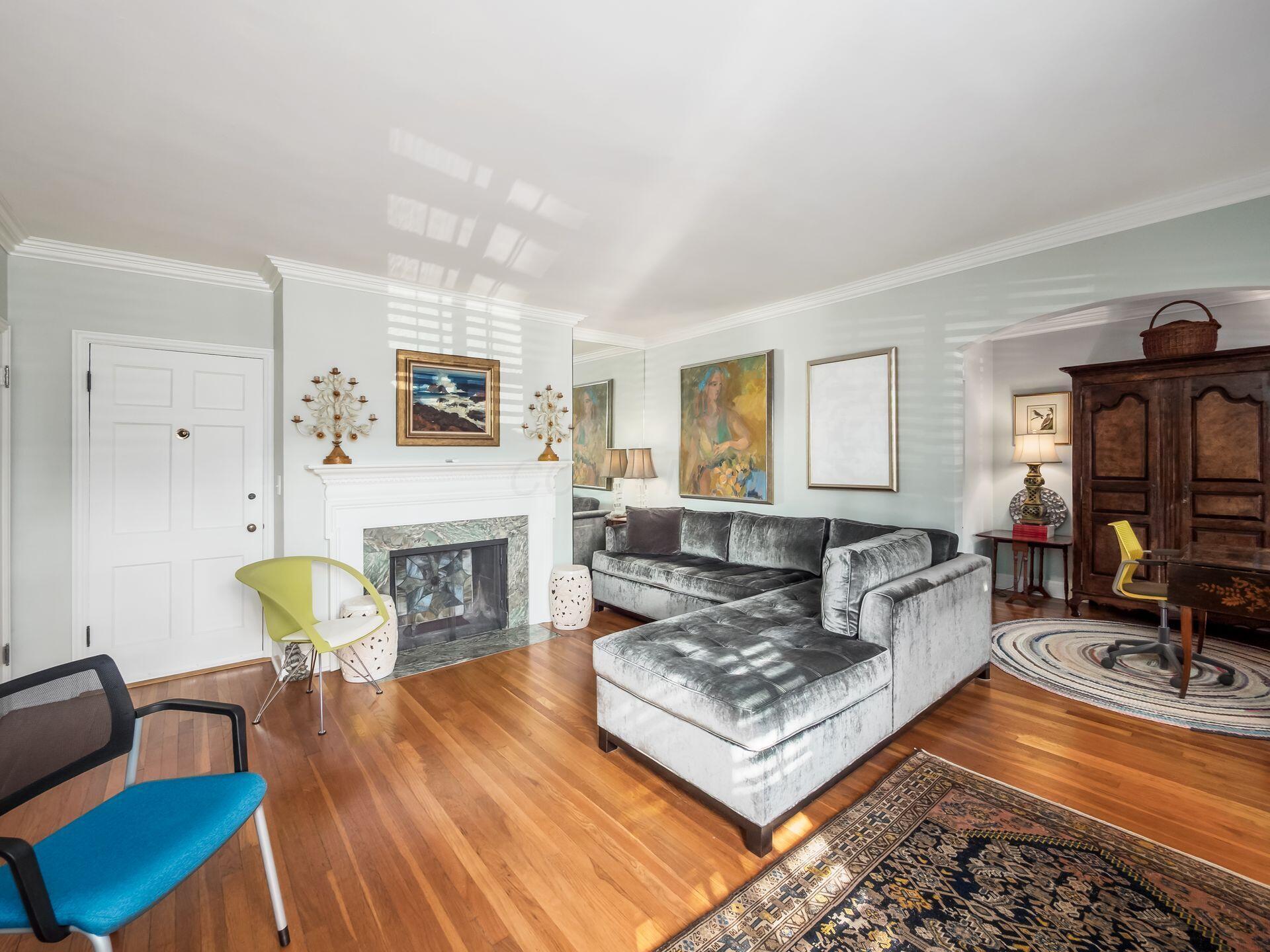 2121 Arlington Avenue, 1