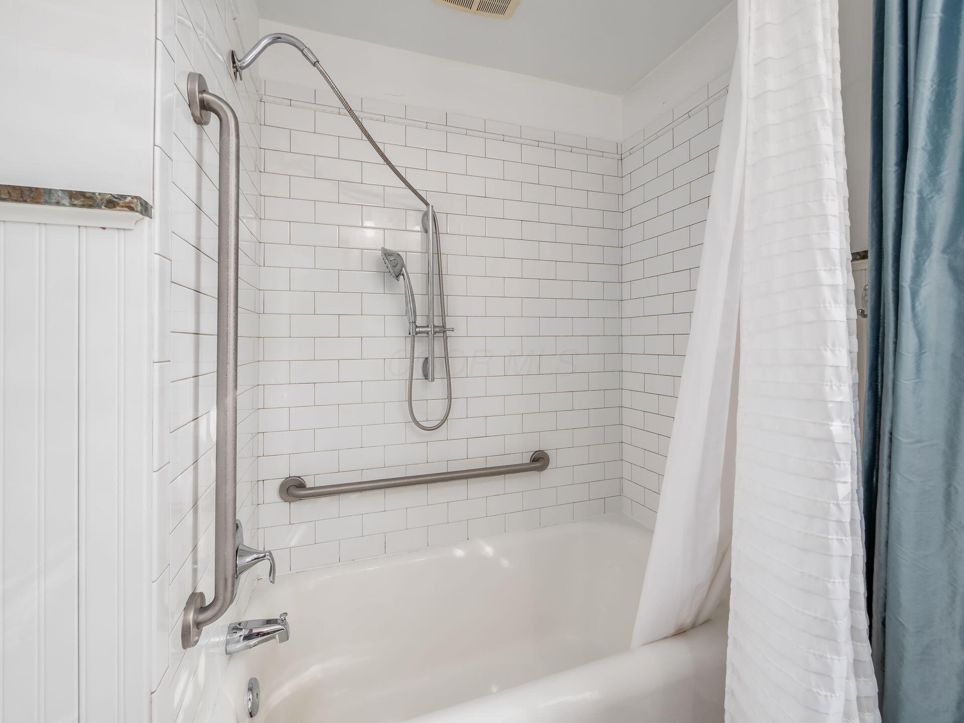 2121 Arlington Avenue, 1