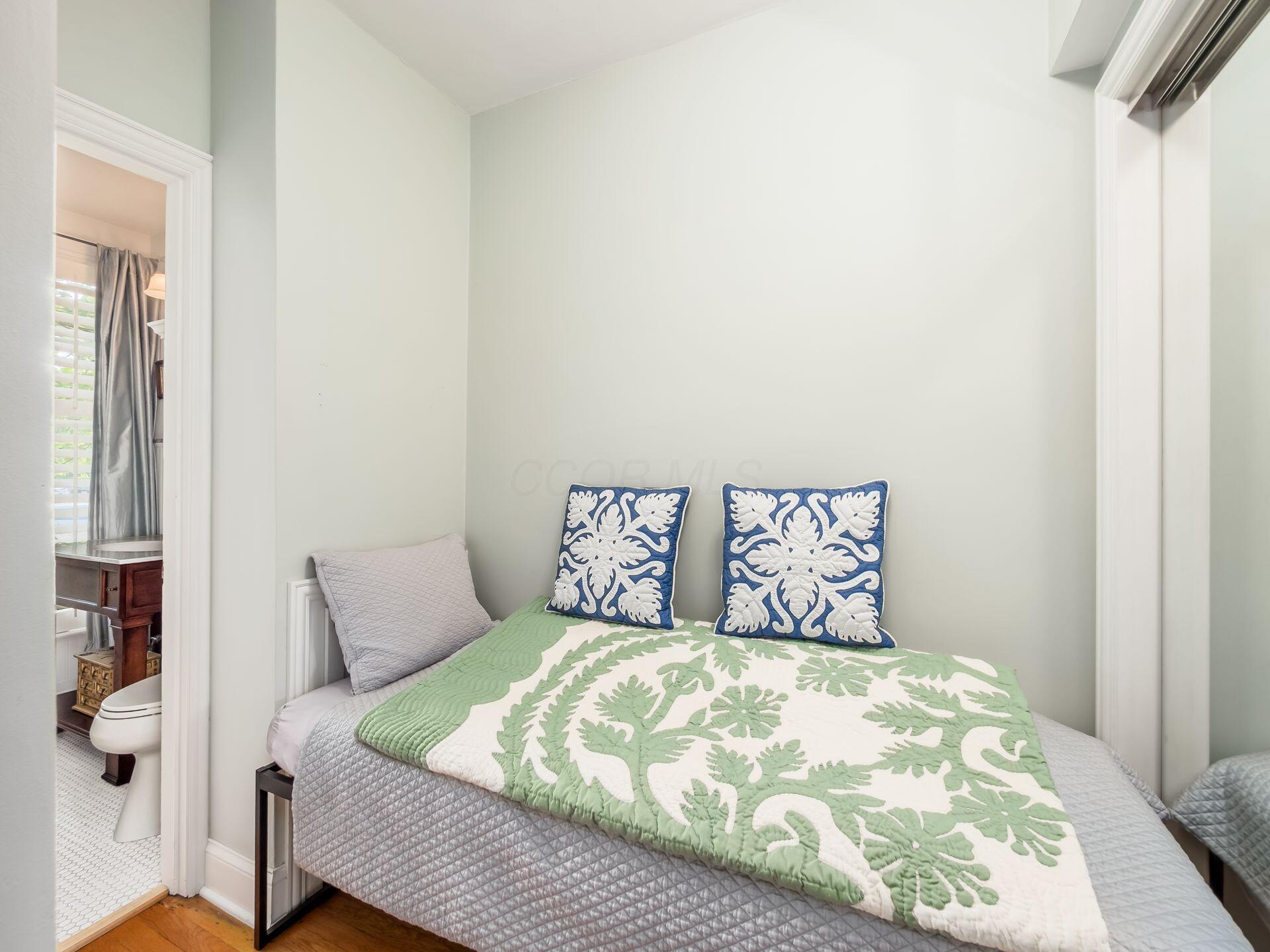 2121 Arlington Avenue, 1