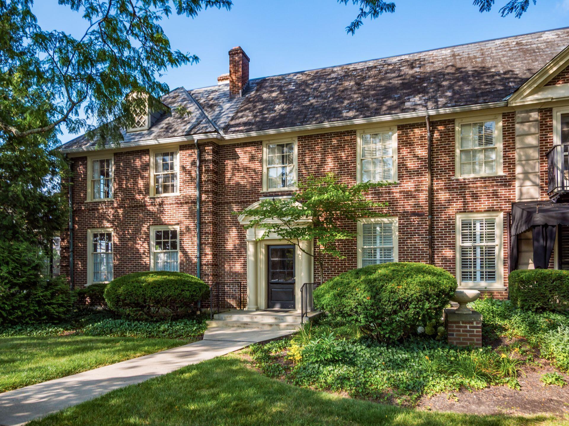2121 Arlington Avenue, 1