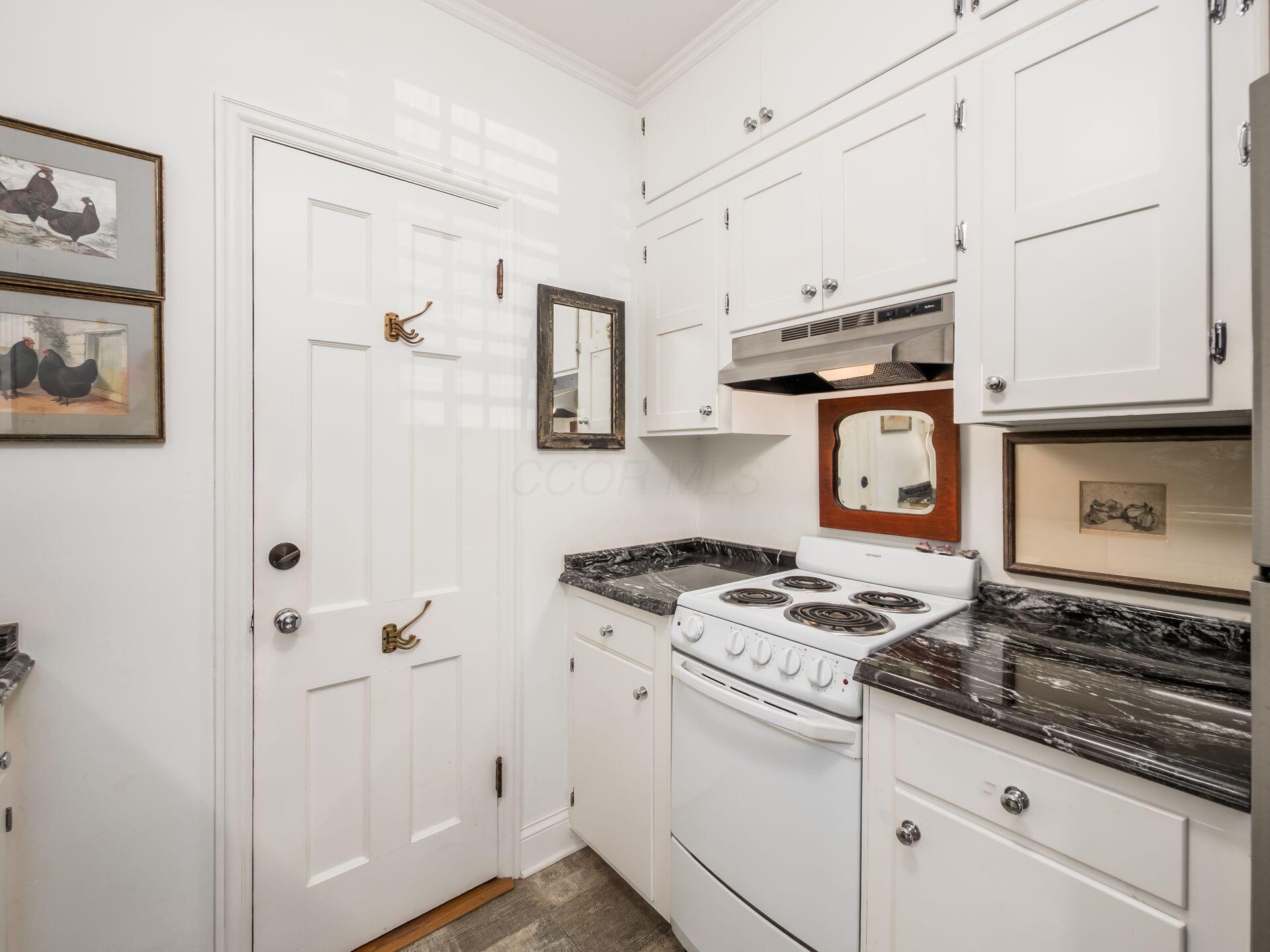 2121 Arlington Avenue, 1