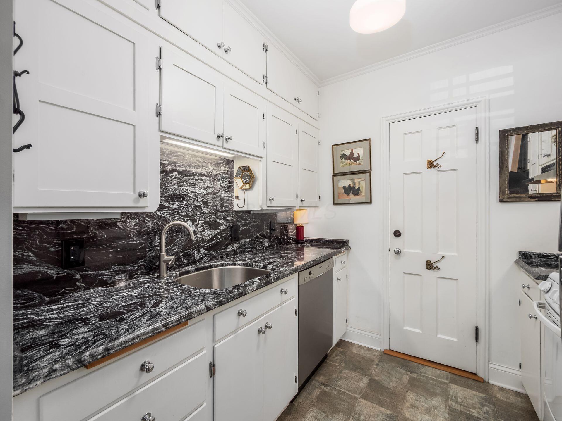 2121 Arlington Avenue, 1