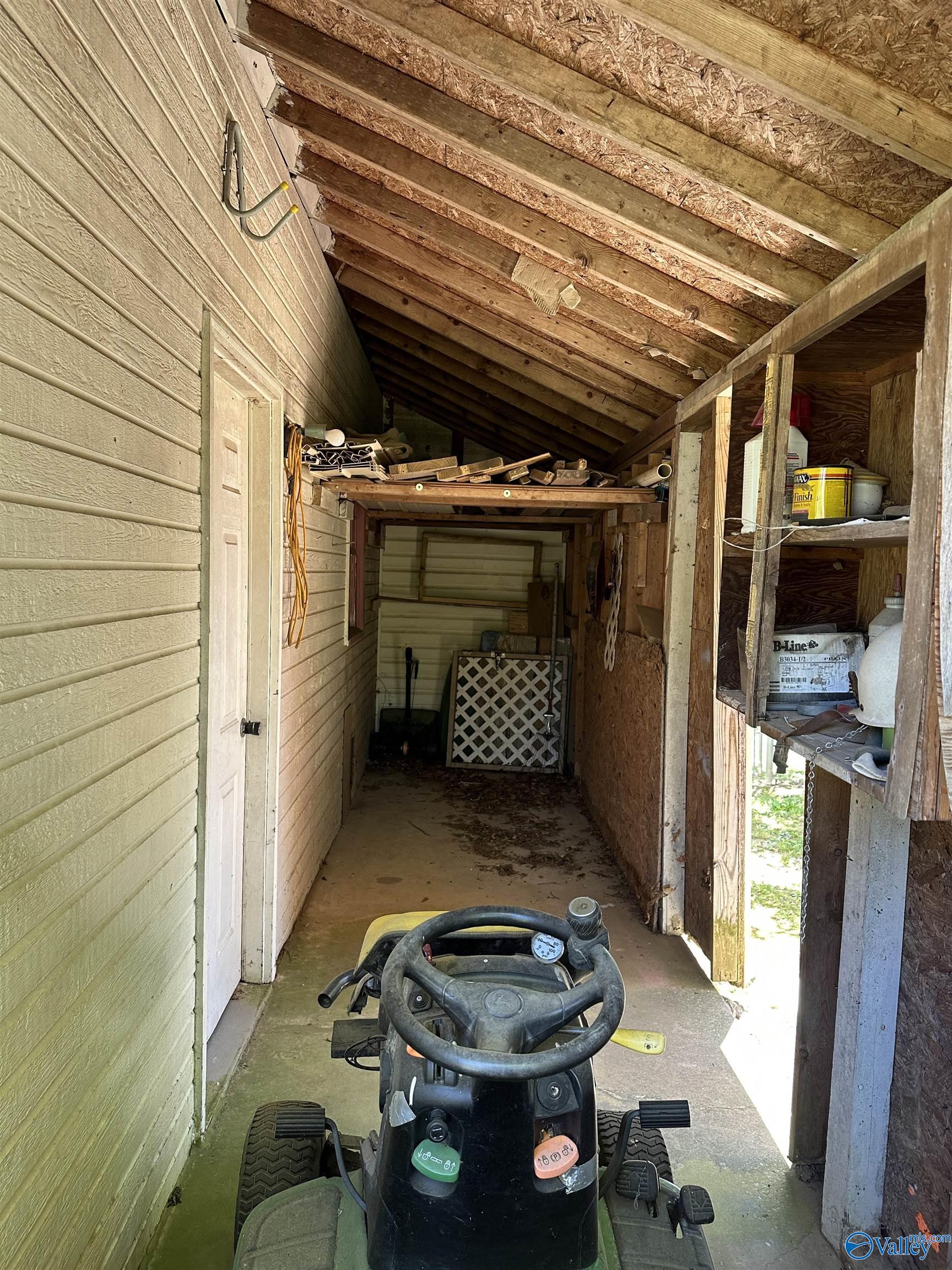 206 Skidmore Drive NW