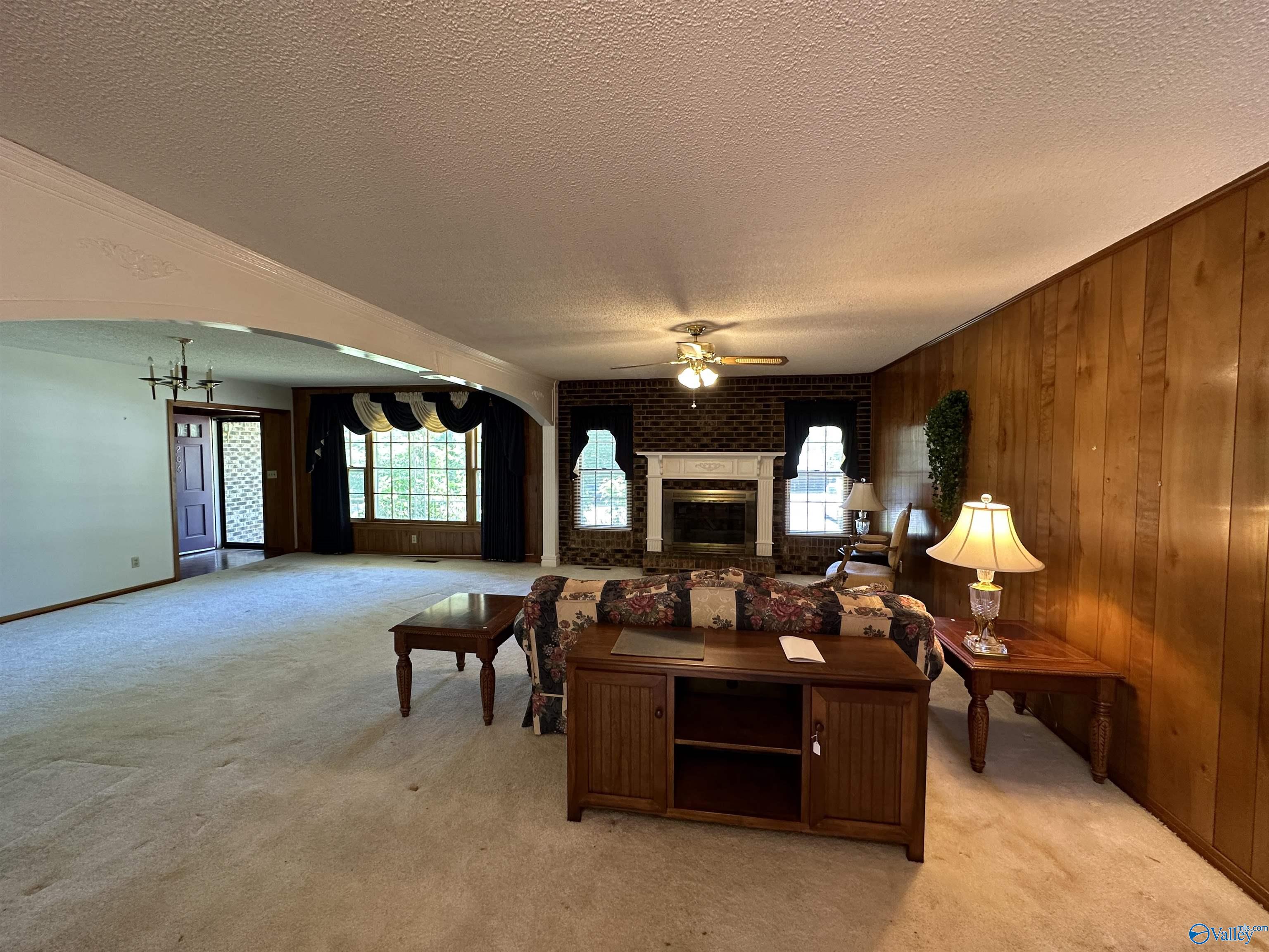 206 Skidmore Drive NW