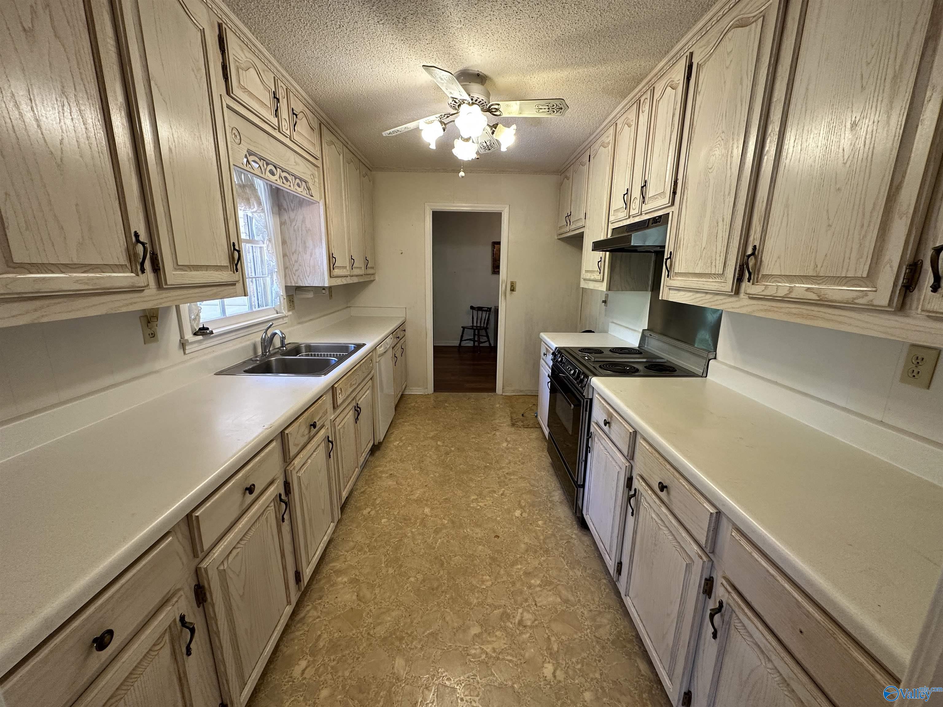 206 Skidmore Drive NW