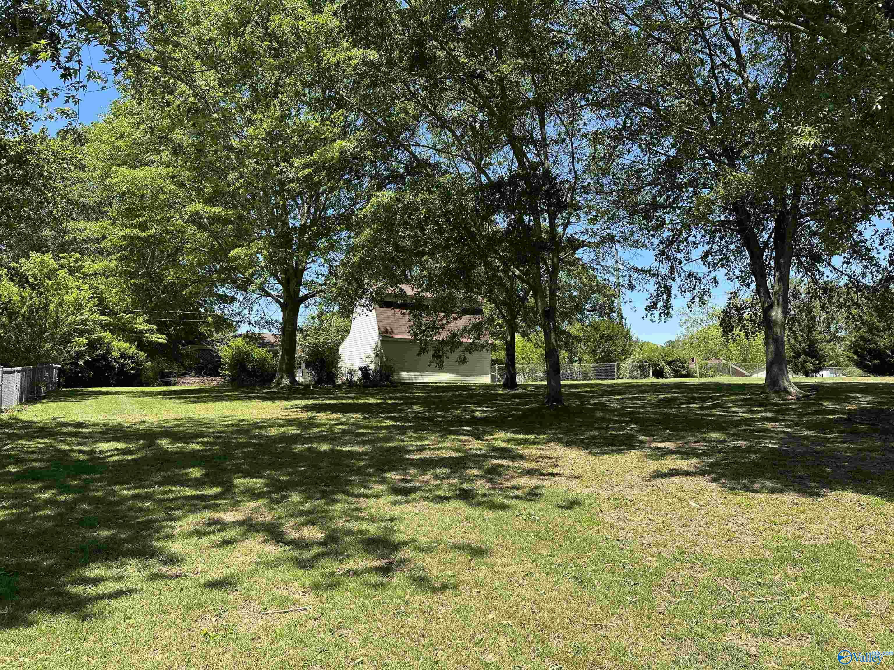 206 Skidmore Drive NW