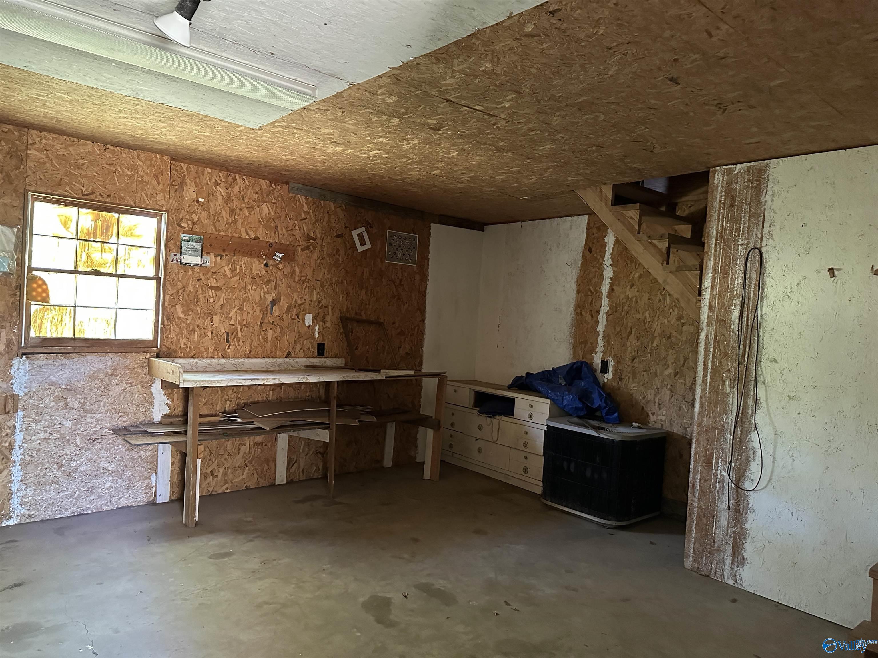 206 Skidmore Drive NW