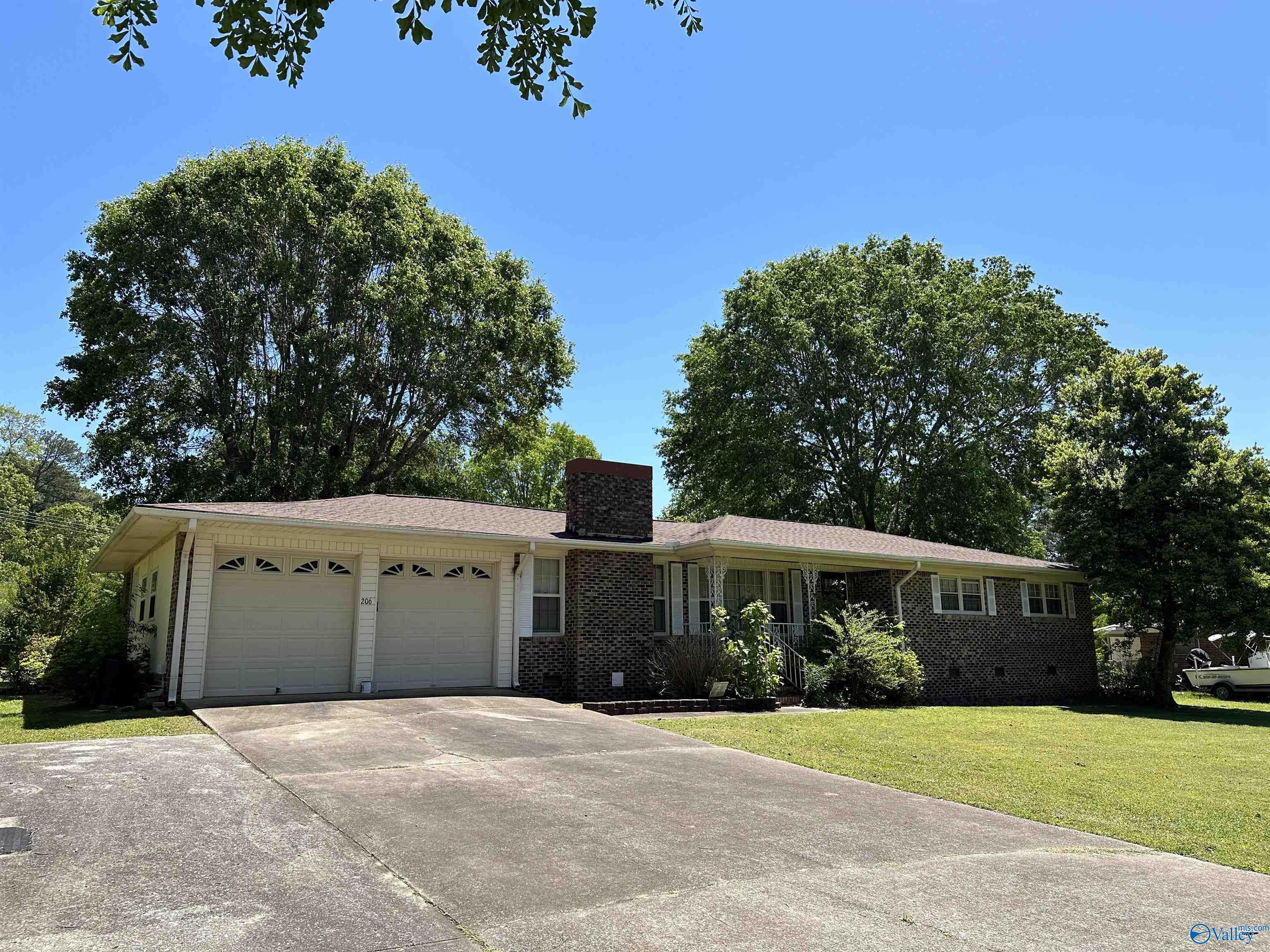 206 Skidmore Drive NW