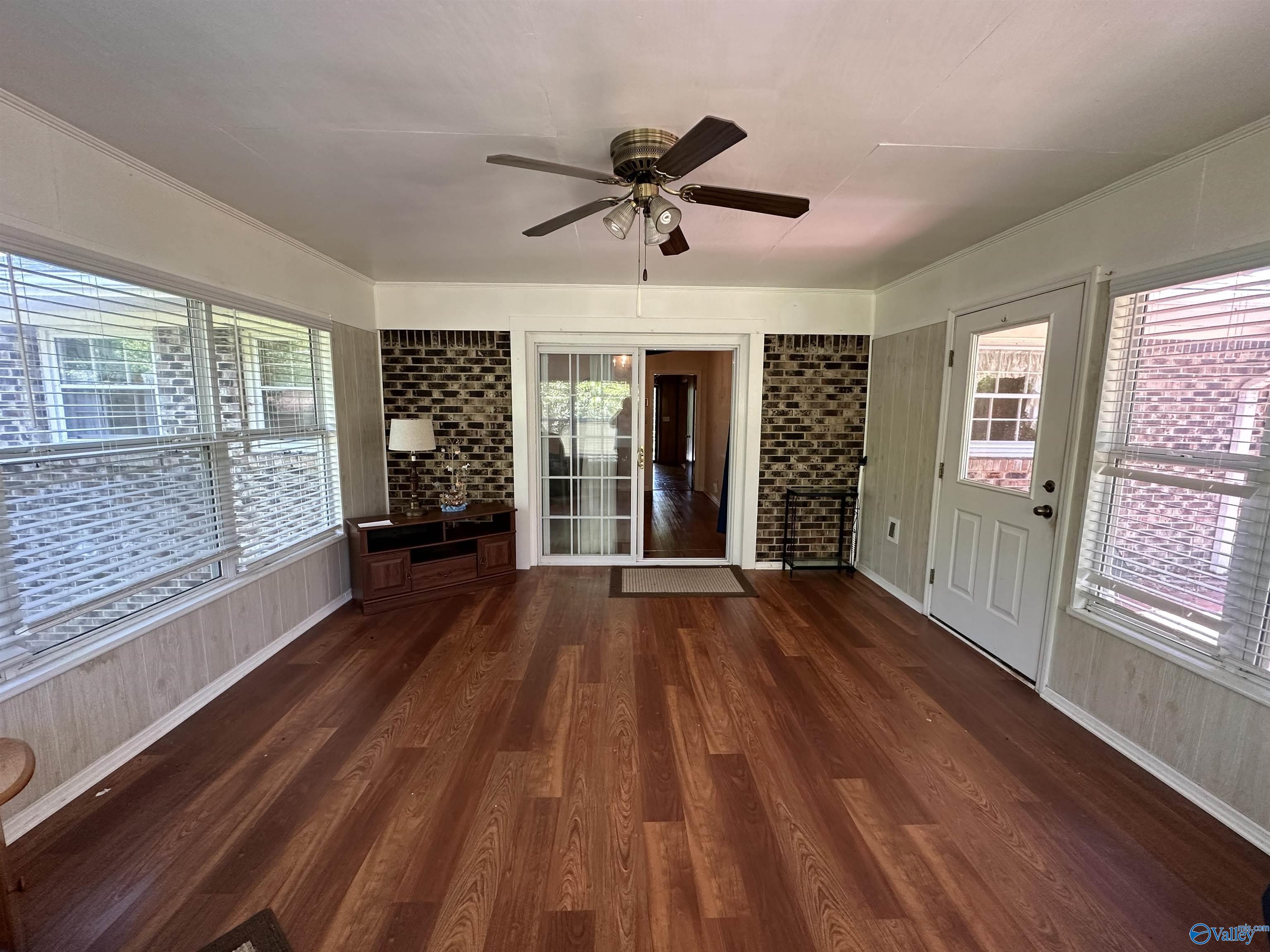 206 Skidmore Drive NW