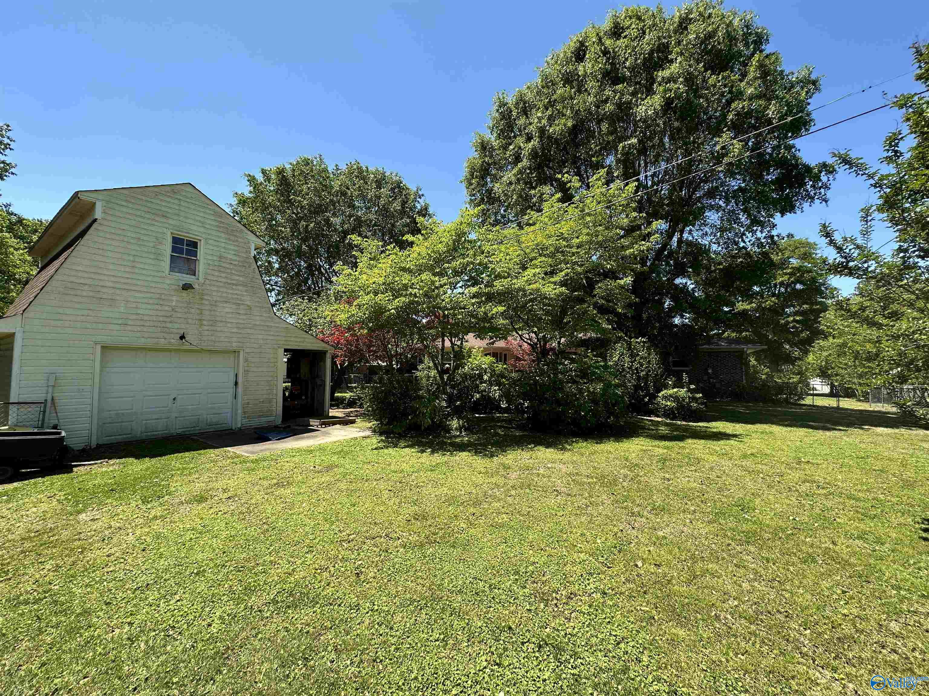 206 Skidmore Drive NW