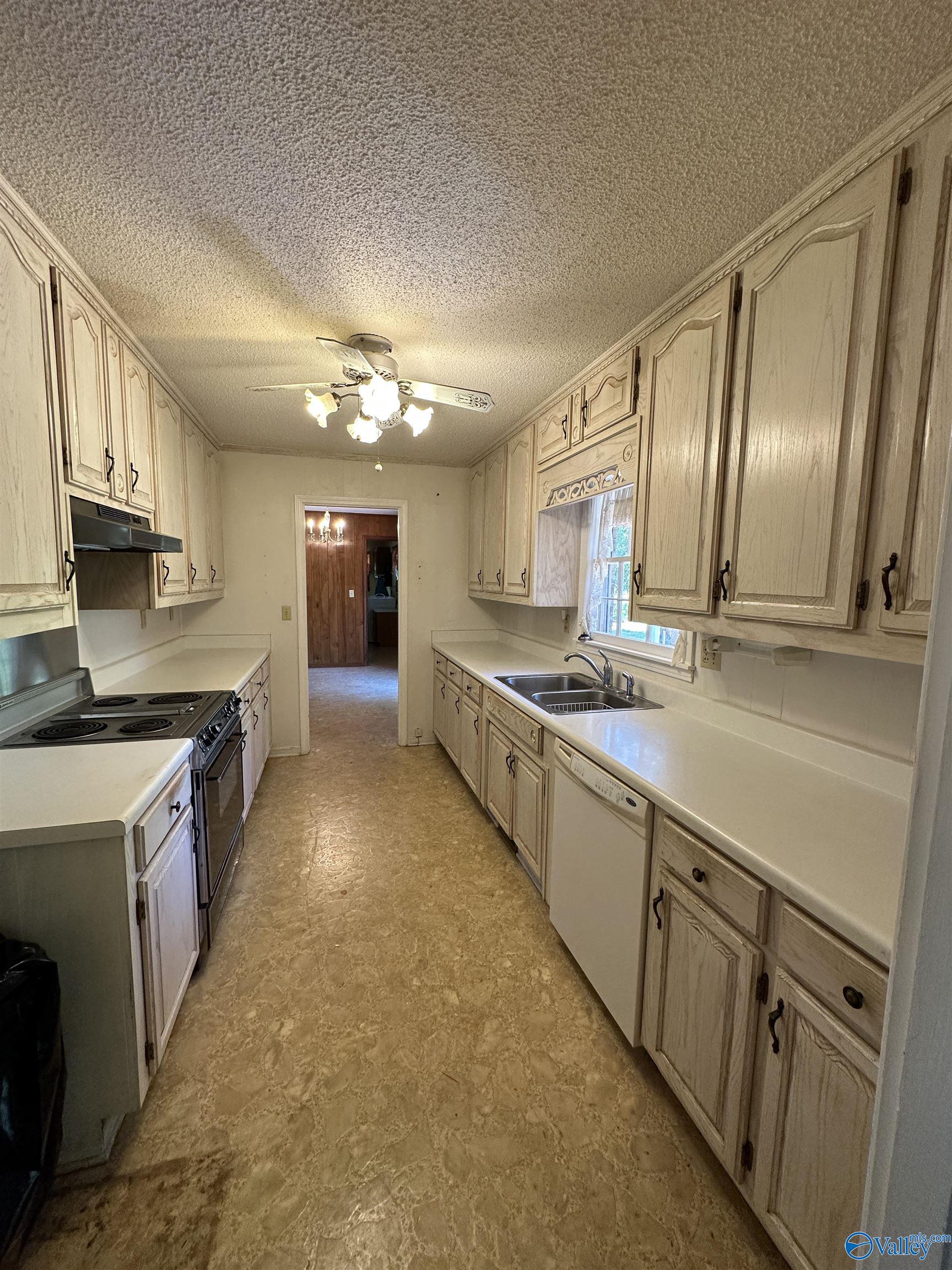 206 Skidmore Drive NW