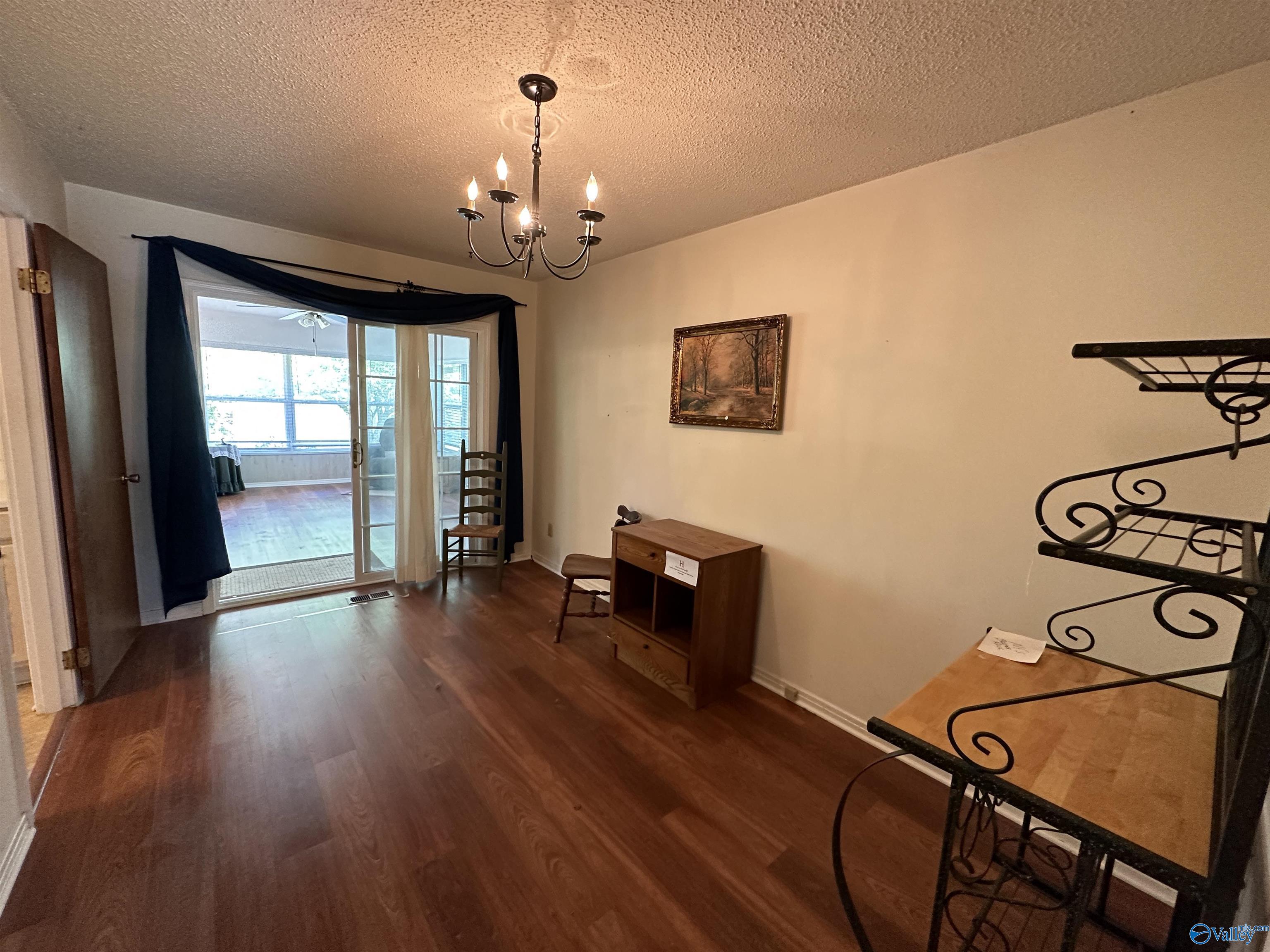 206 Skidmore Drive NW