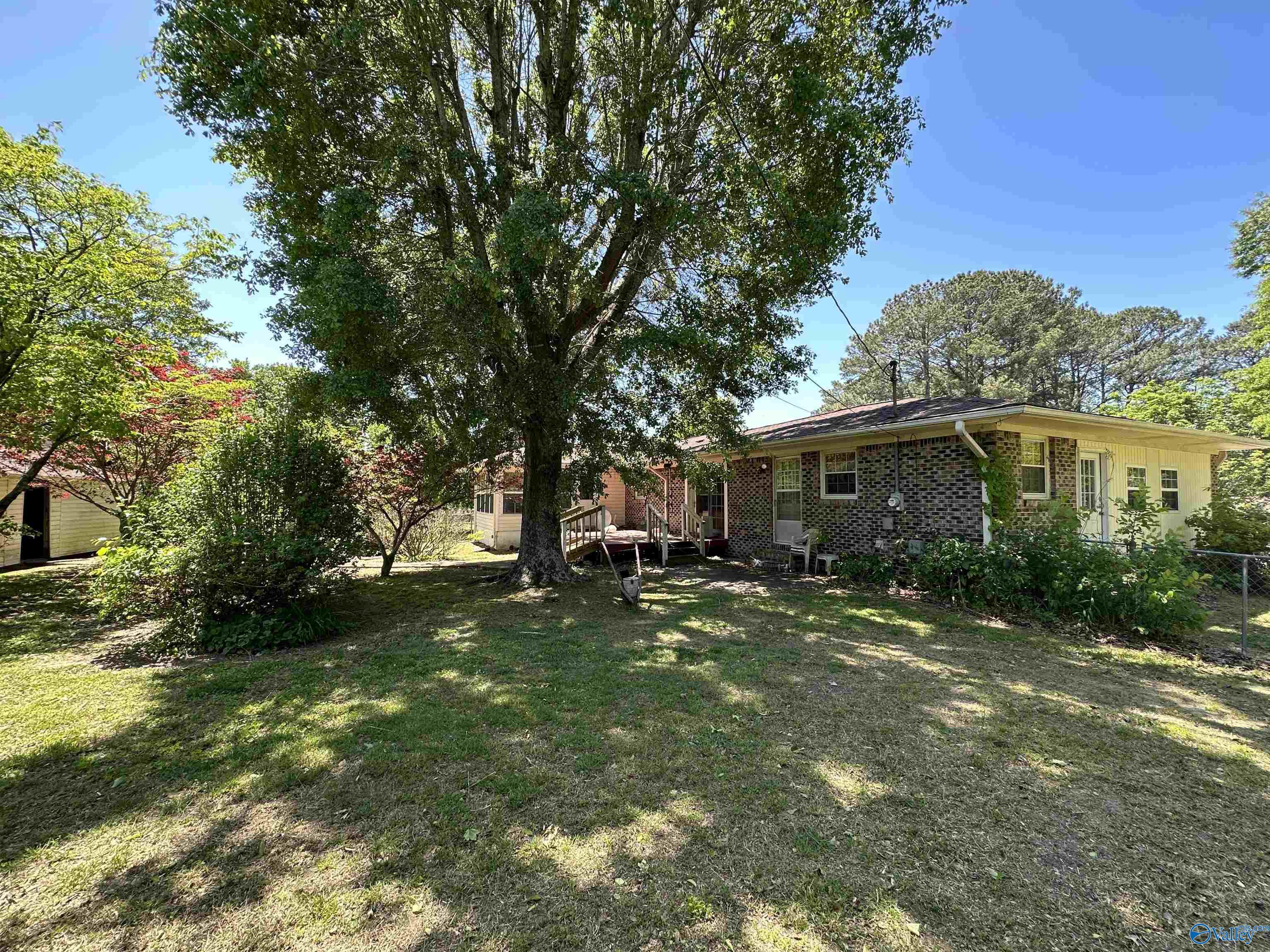 206 Skidmore Drive NW