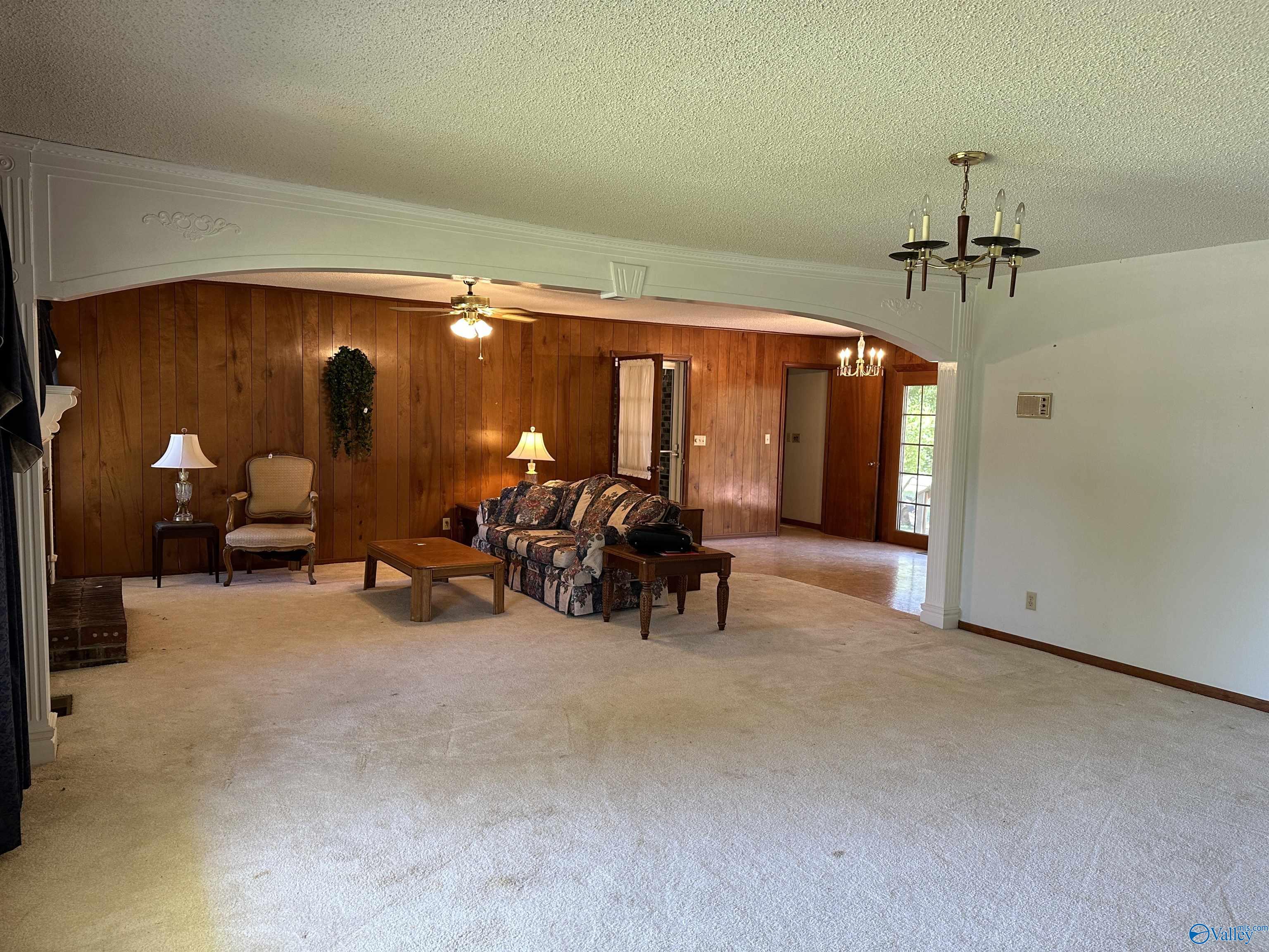 206 Skidmore Drive NW