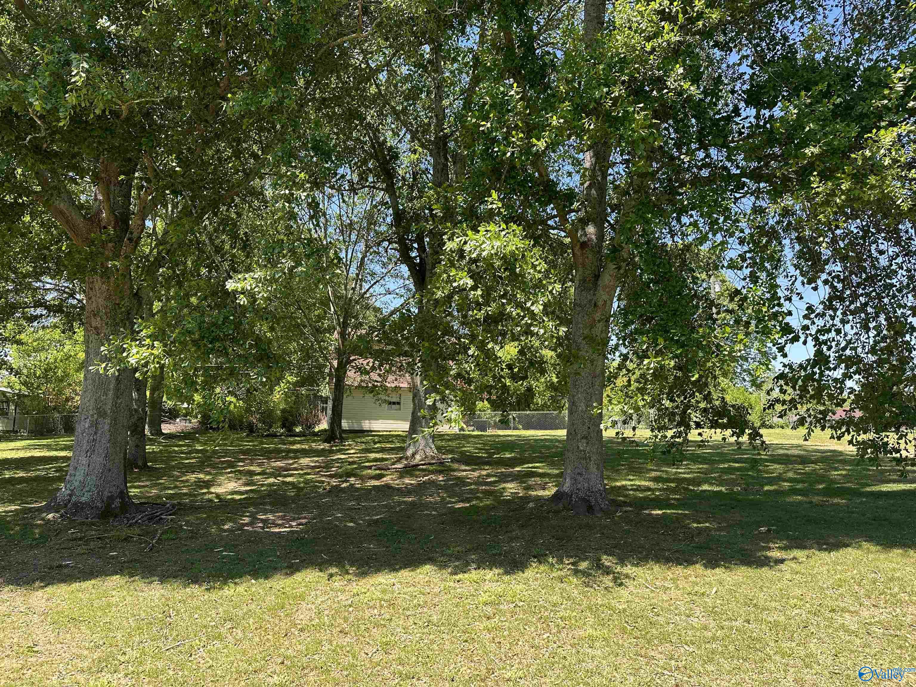 206 Skidmore Drive NW