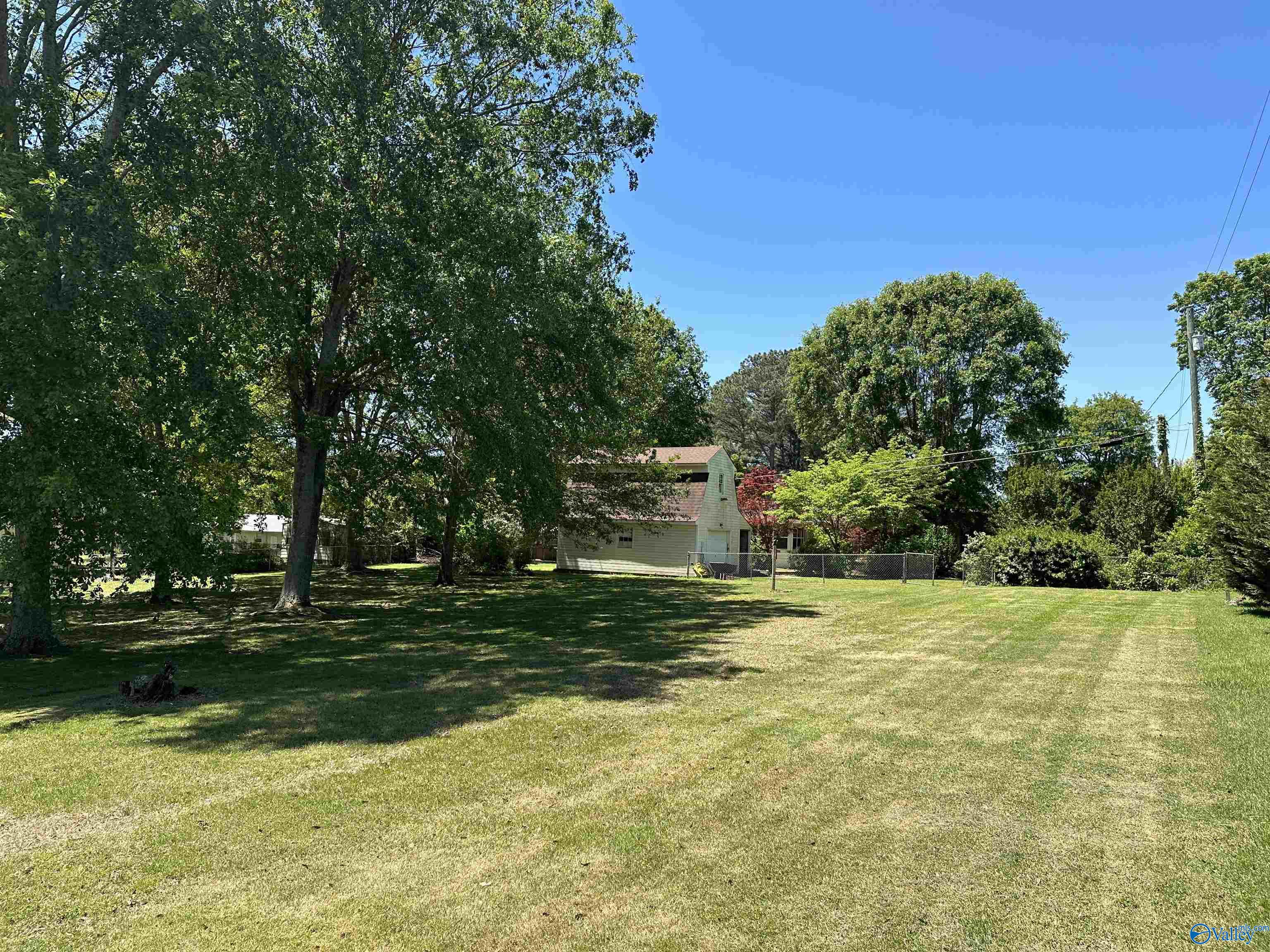 206 Skidmore Drive NW