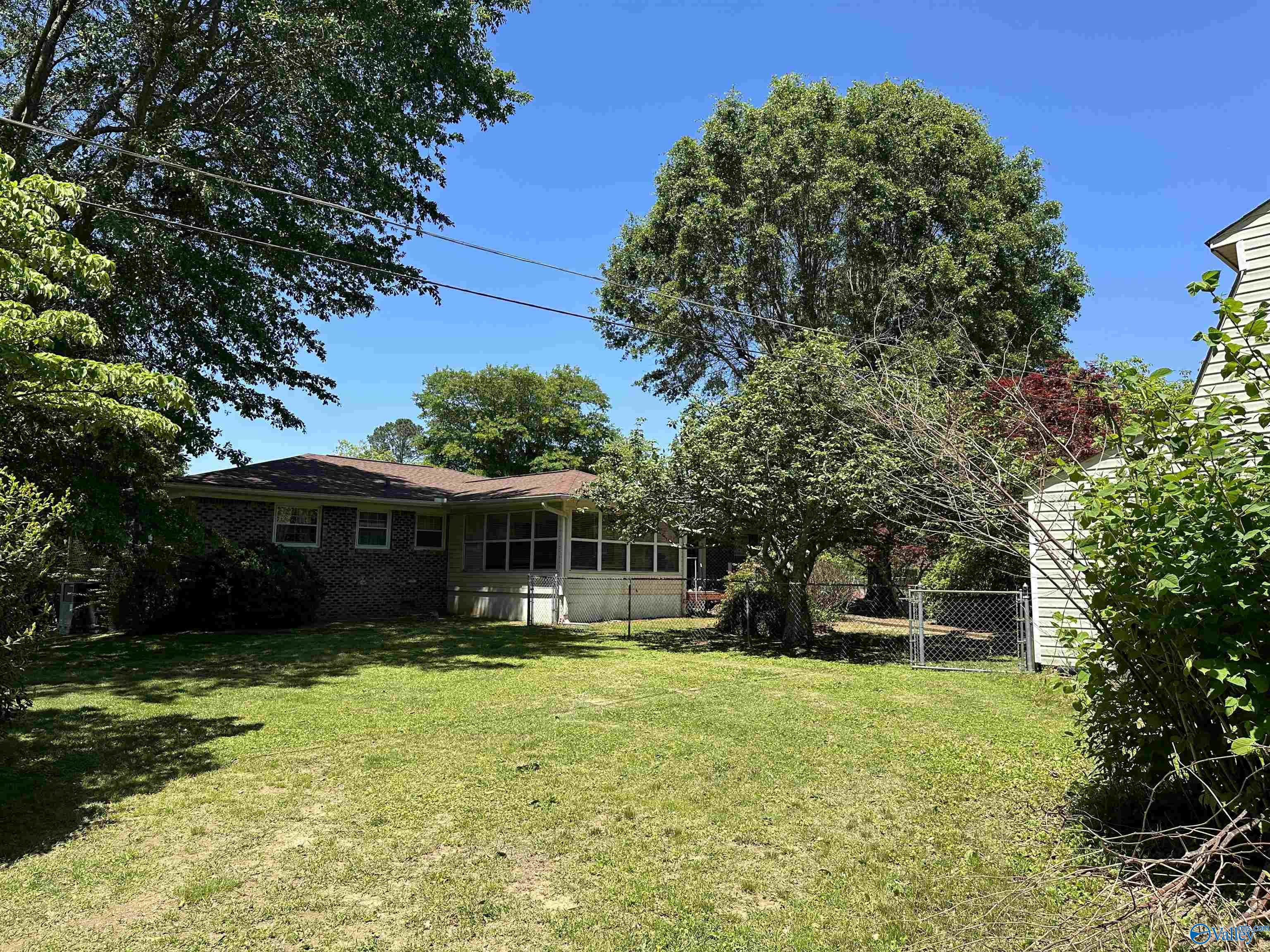 206 Skidmore Drive NW