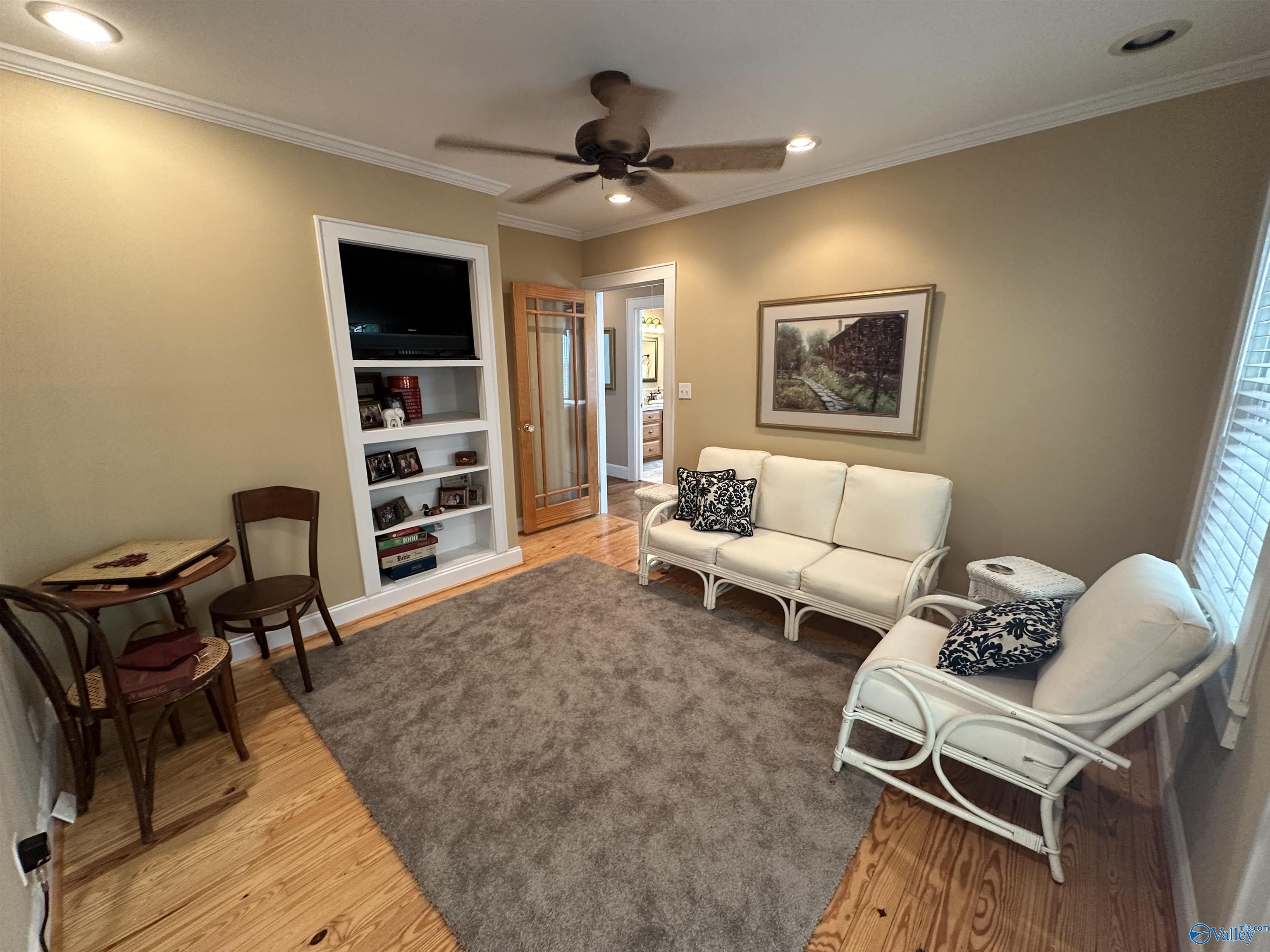 703 East Alabama Avenue