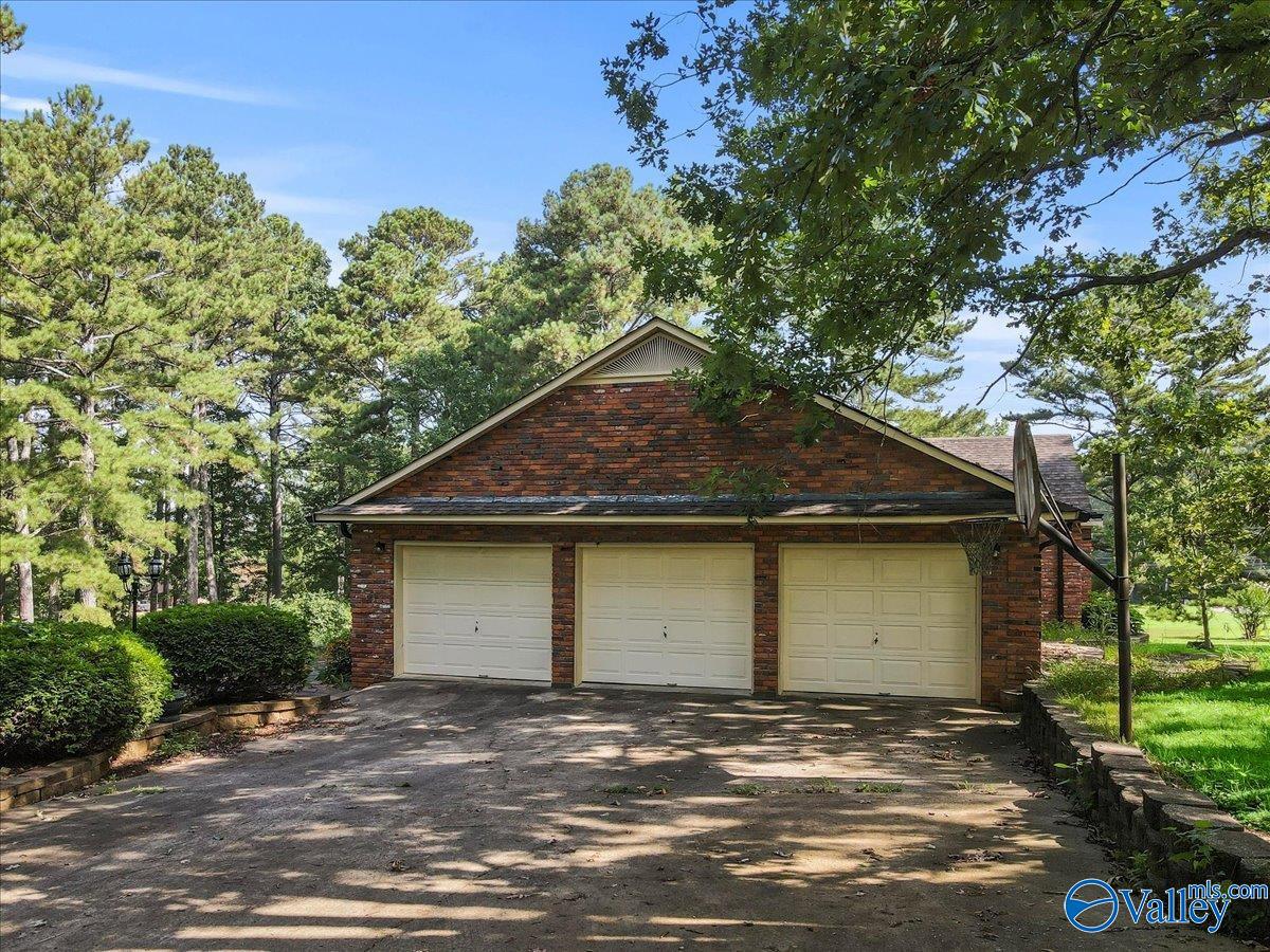 1085 Hillcrest Drive