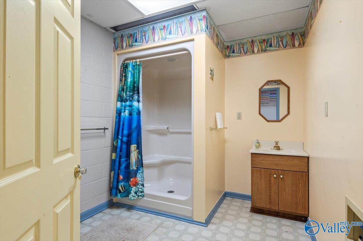 1085 Hillcrest Drive