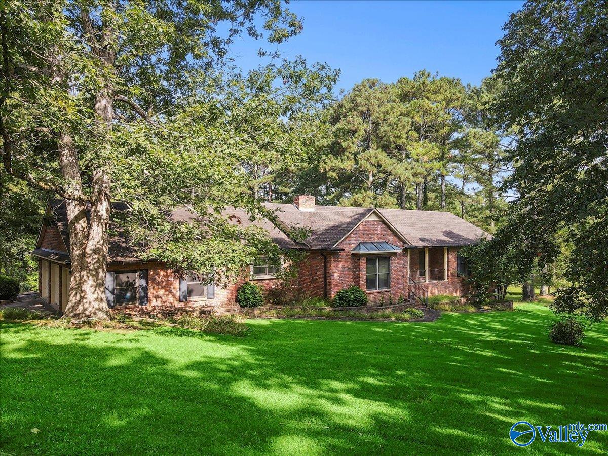 1085 Hillcrest Drive