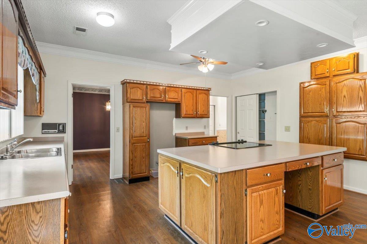 1085 Hillcrest Drive