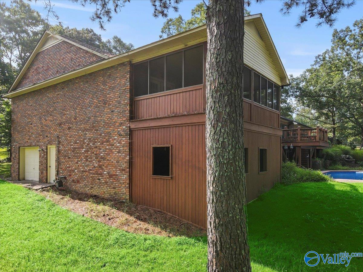 1085 Hillcrest Drive