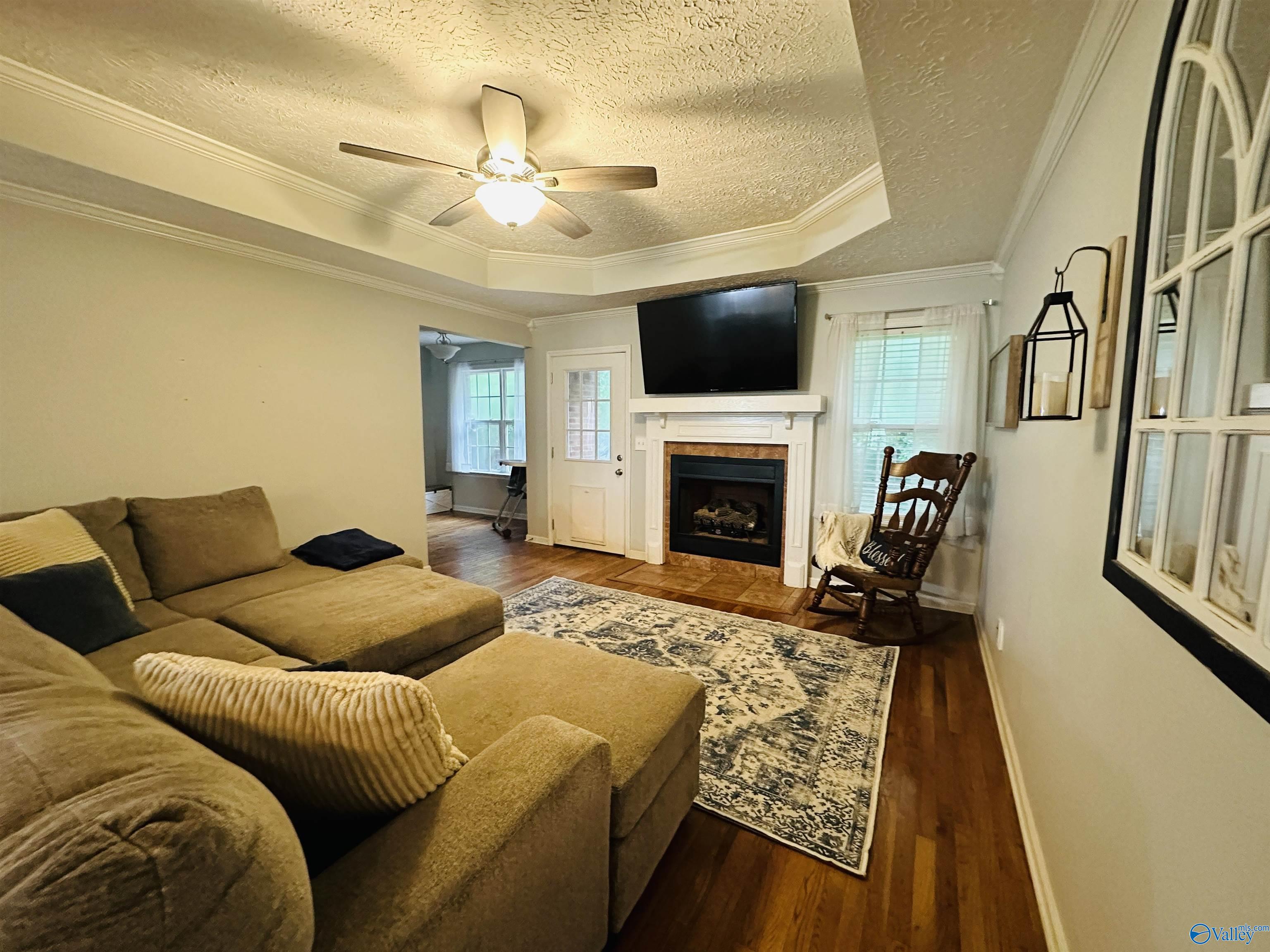 406 Sandstone Drive SE