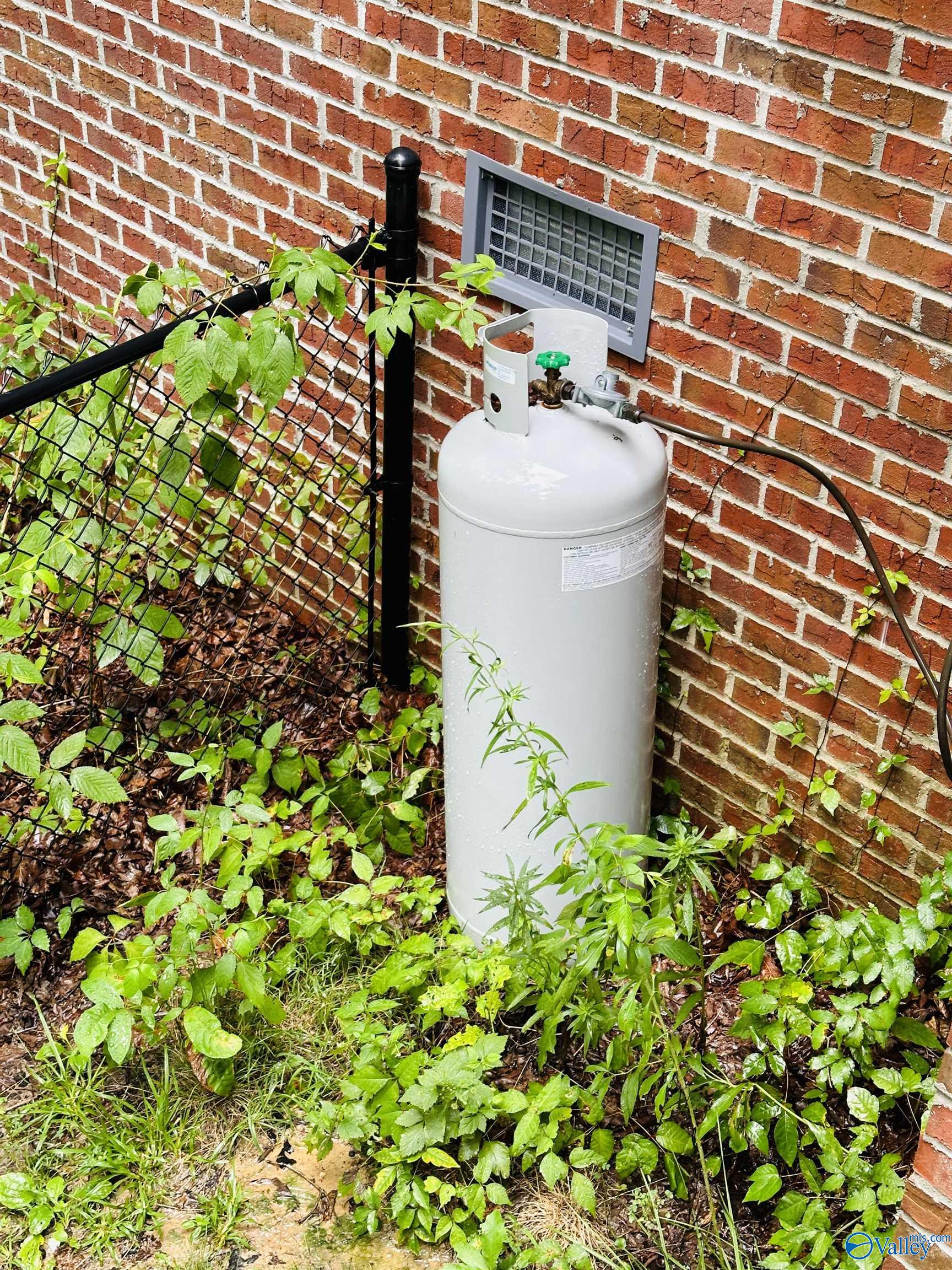 406 Sandstone Drive SE