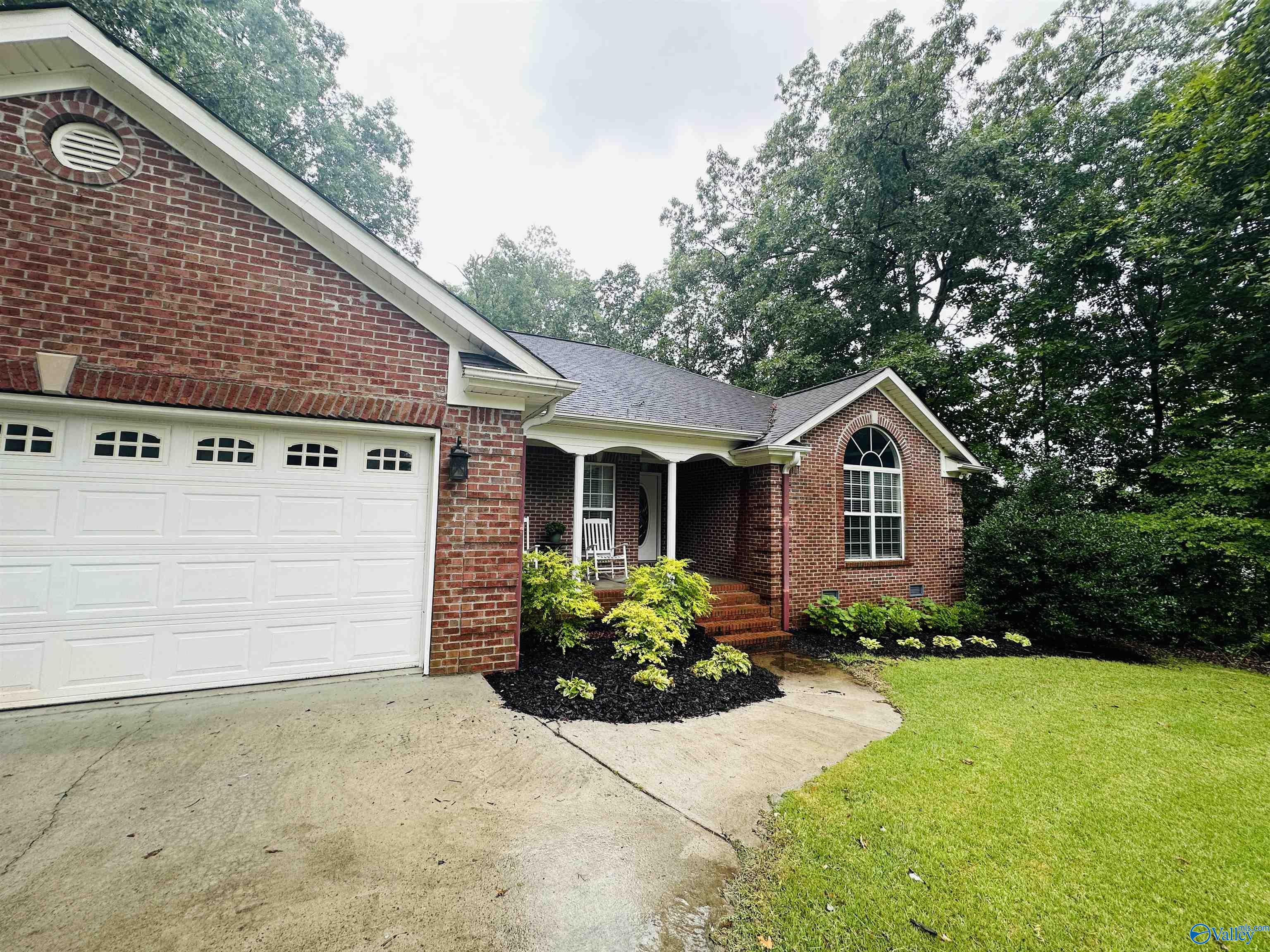 406 Sandstone Drive SE