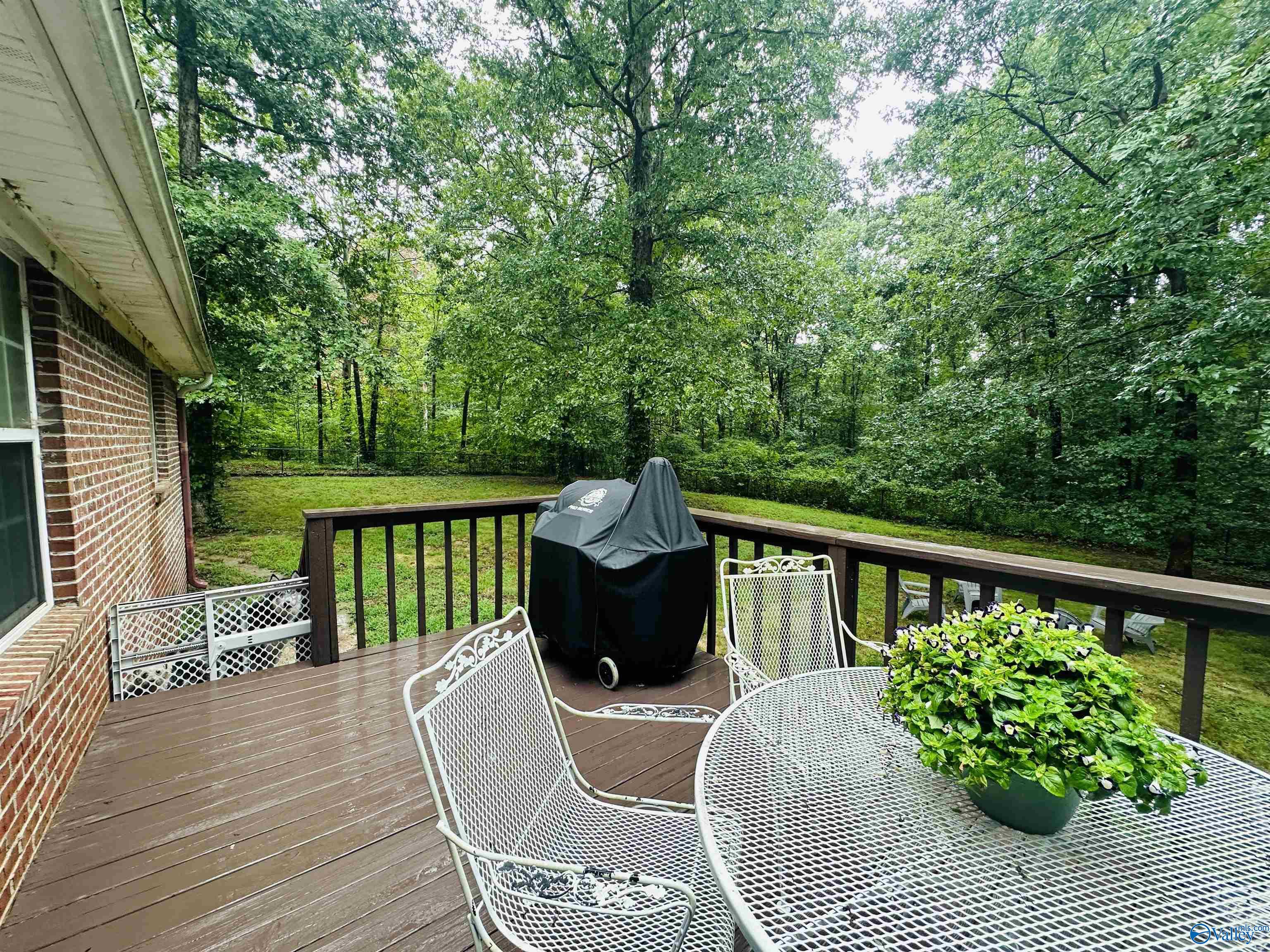 406 Sandstone Drive SE