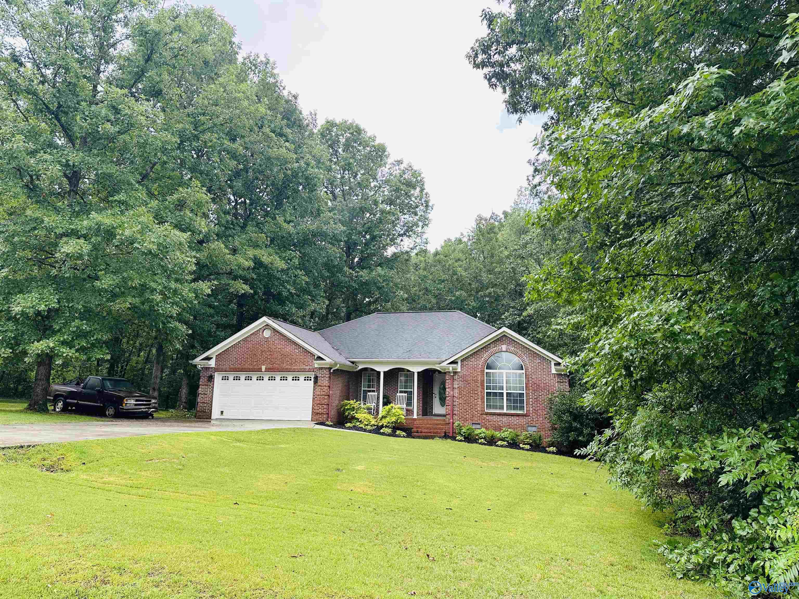 406 Sandstone Drive SE