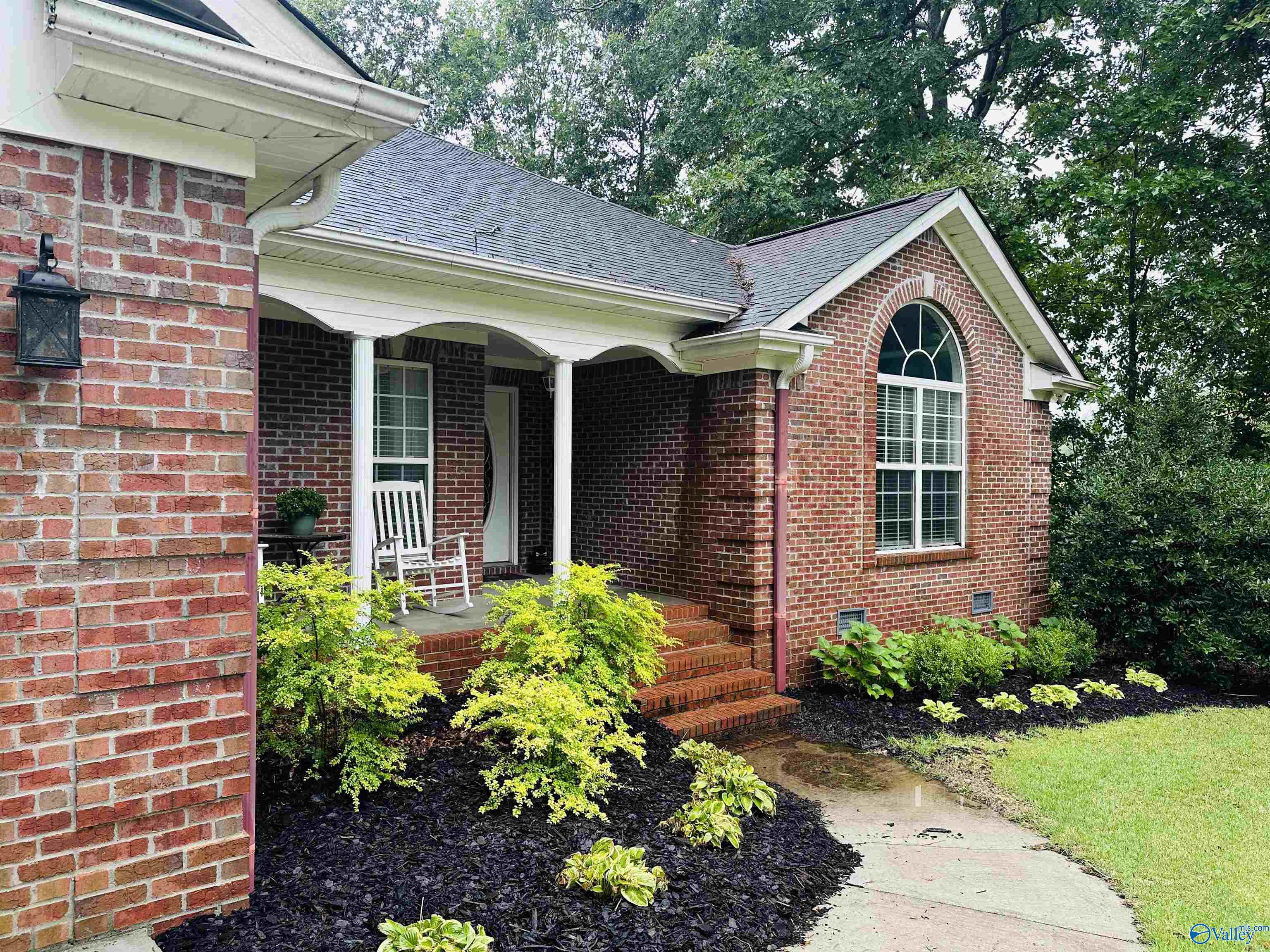 406 Sandstone Drive SE